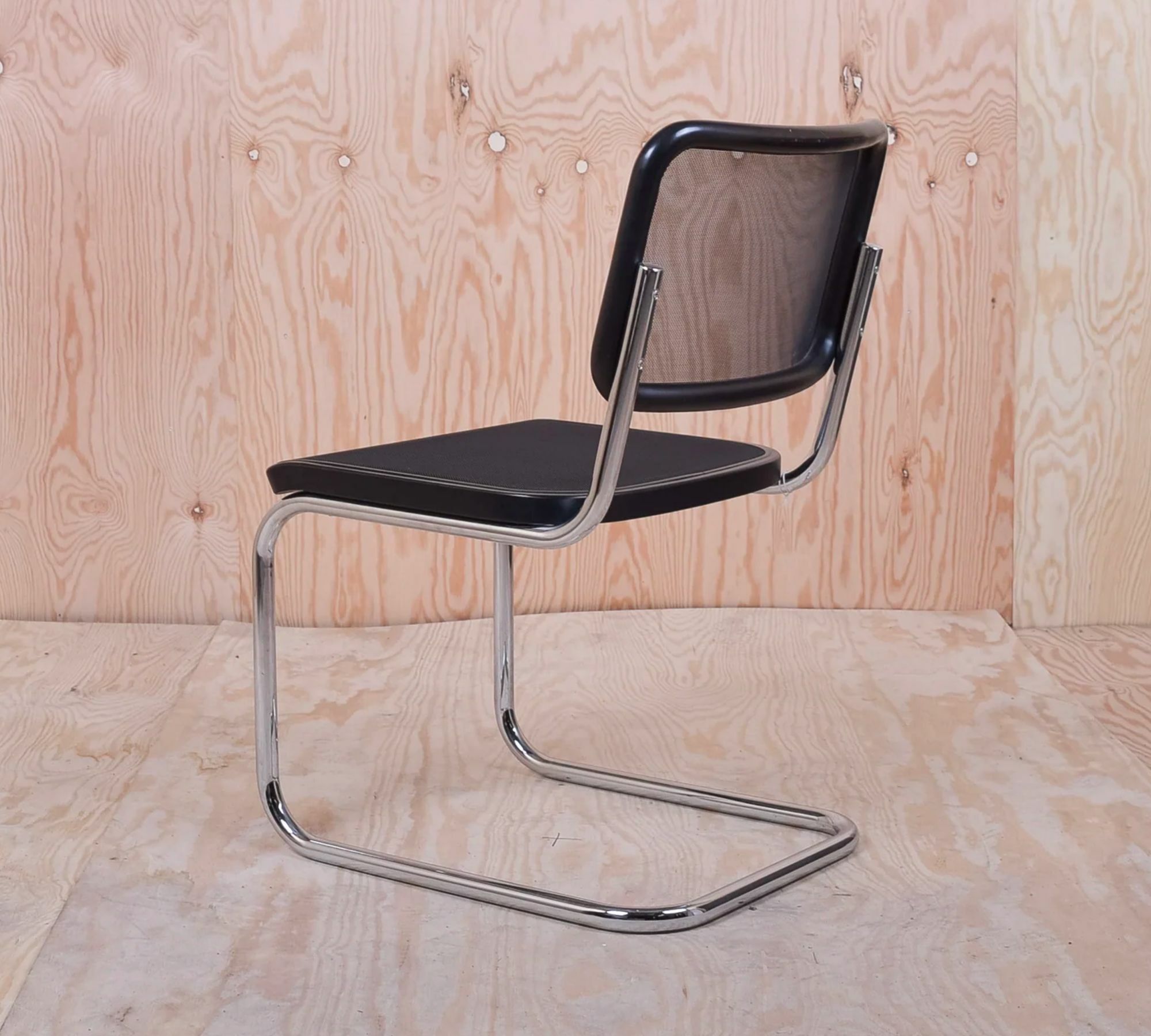 S 32 N Thonet Freischwinger Metall Holz Schwarz 2
