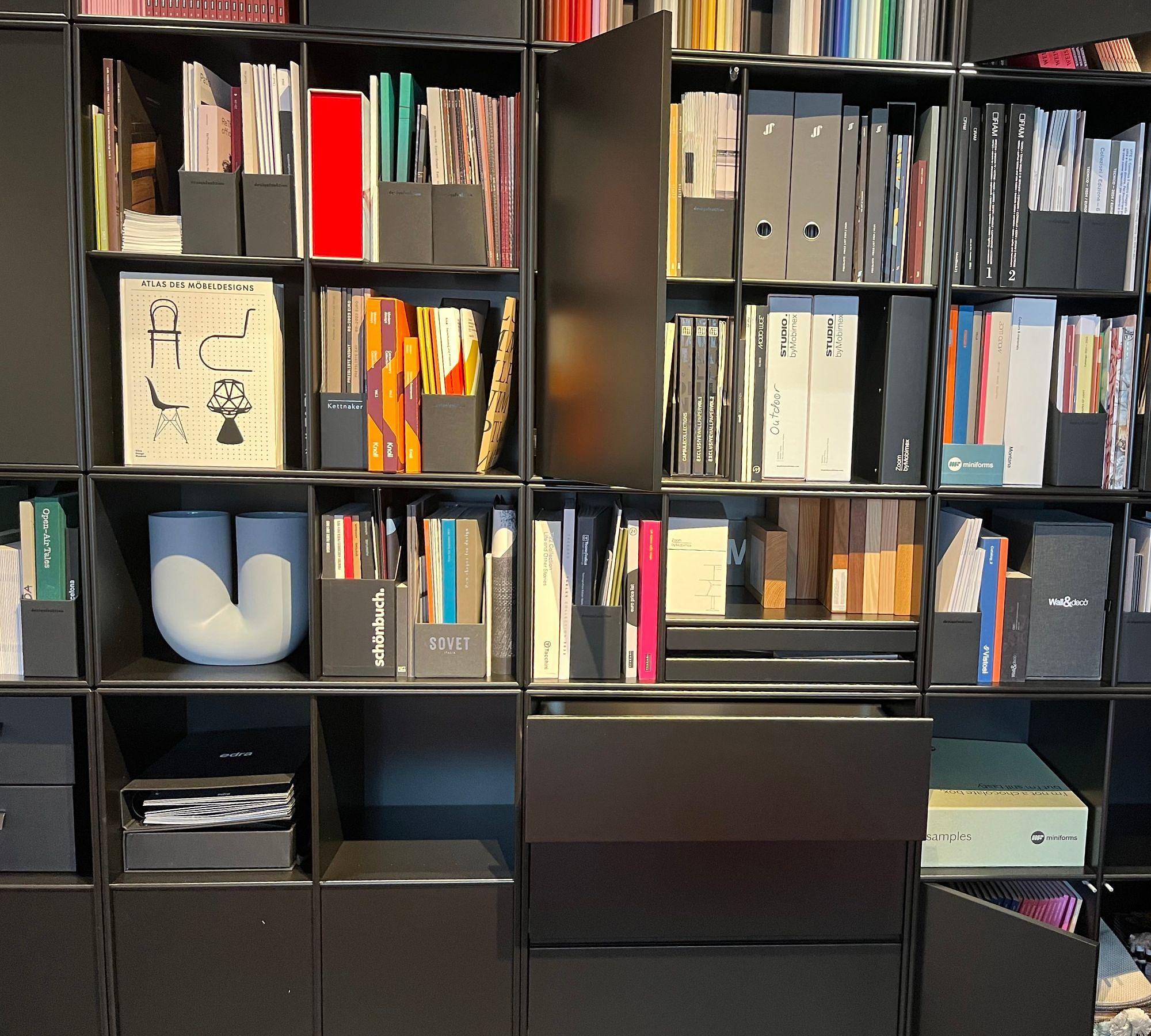 Vita Regal mit Beleuchtung Raucheiche Schwarz 2