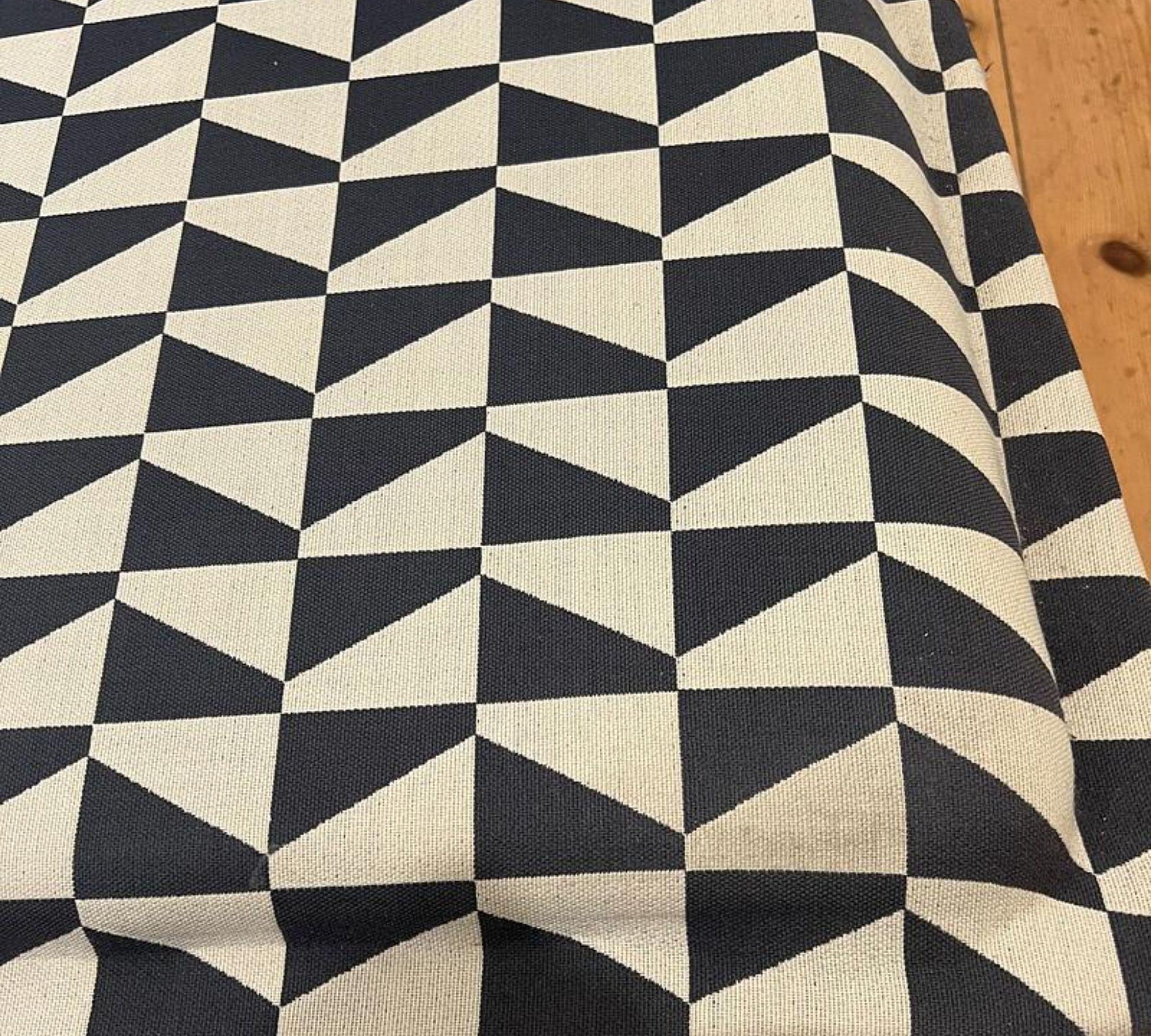 Low Pad Sessel Schwarz Weiß gemustert 6