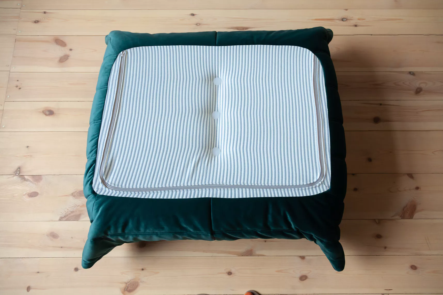 Togo Ottoman Velvet Petrol 4