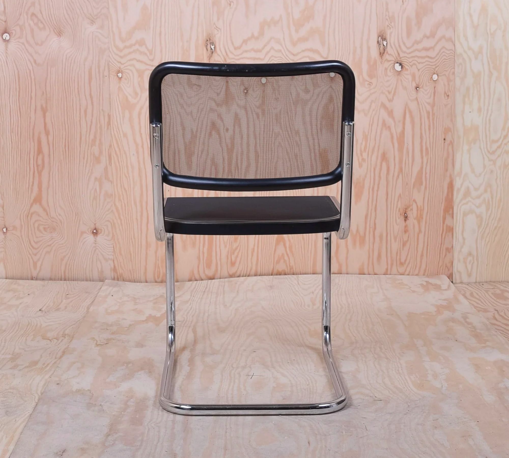 S 32 N Thonet Freischwinger Metall Holz Schwarz 3