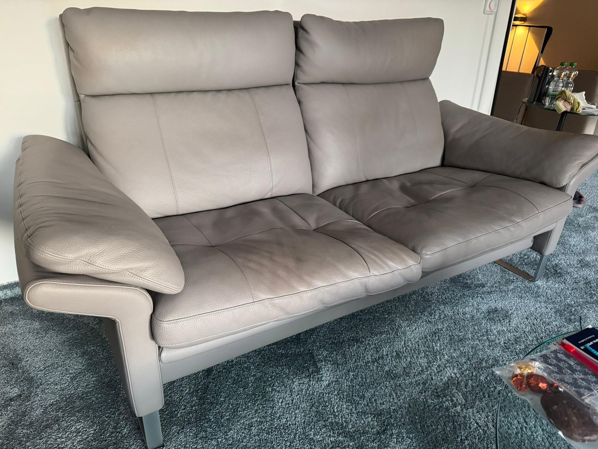 2x Sofa 2-Sitzer & Hocker Leder Grau 1