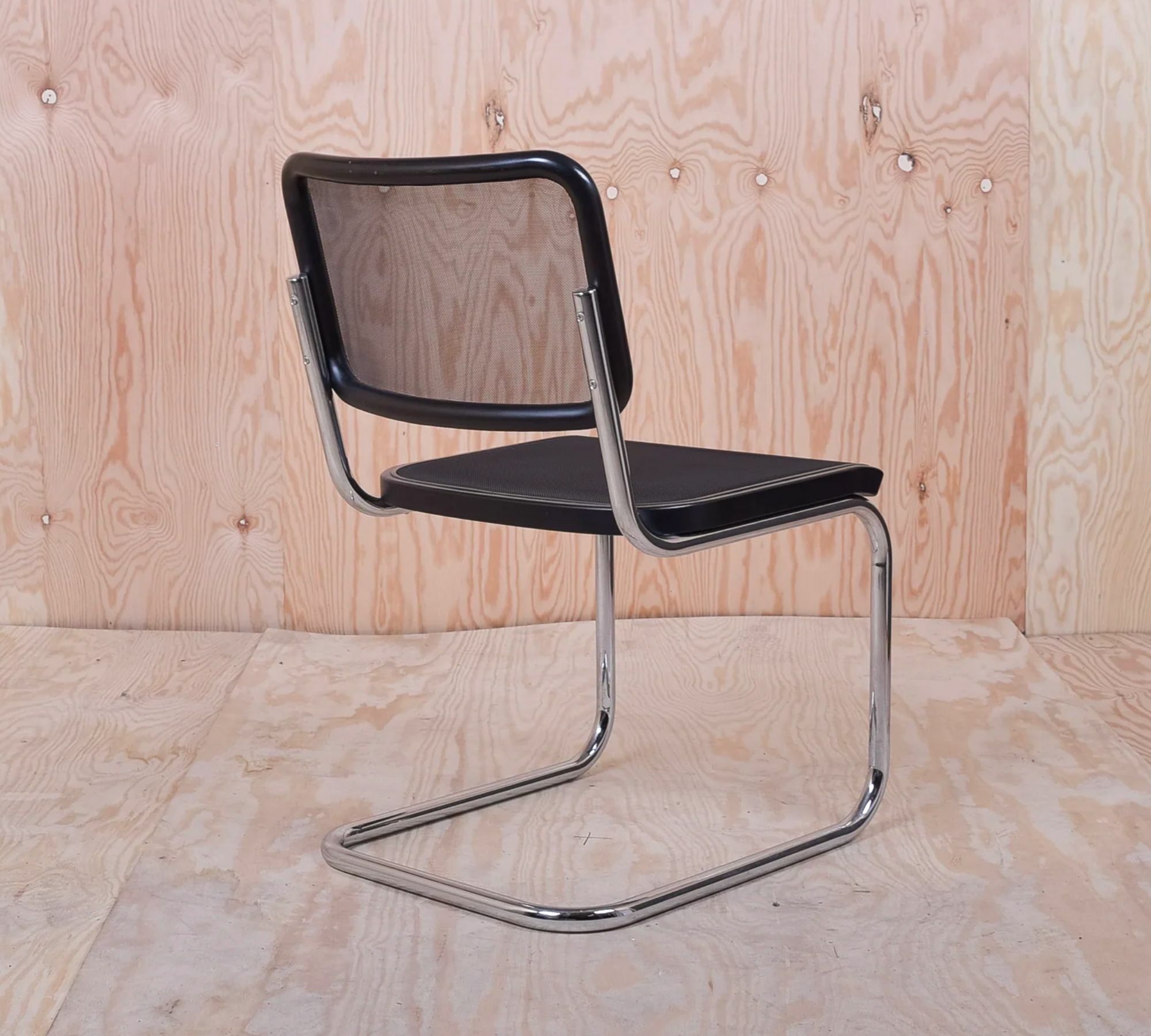 S 32 N Thonet Freischwinger Metall Holz Schwarz 4