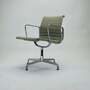 Eames EA 108 Aluminium Chair Hellgrün 0