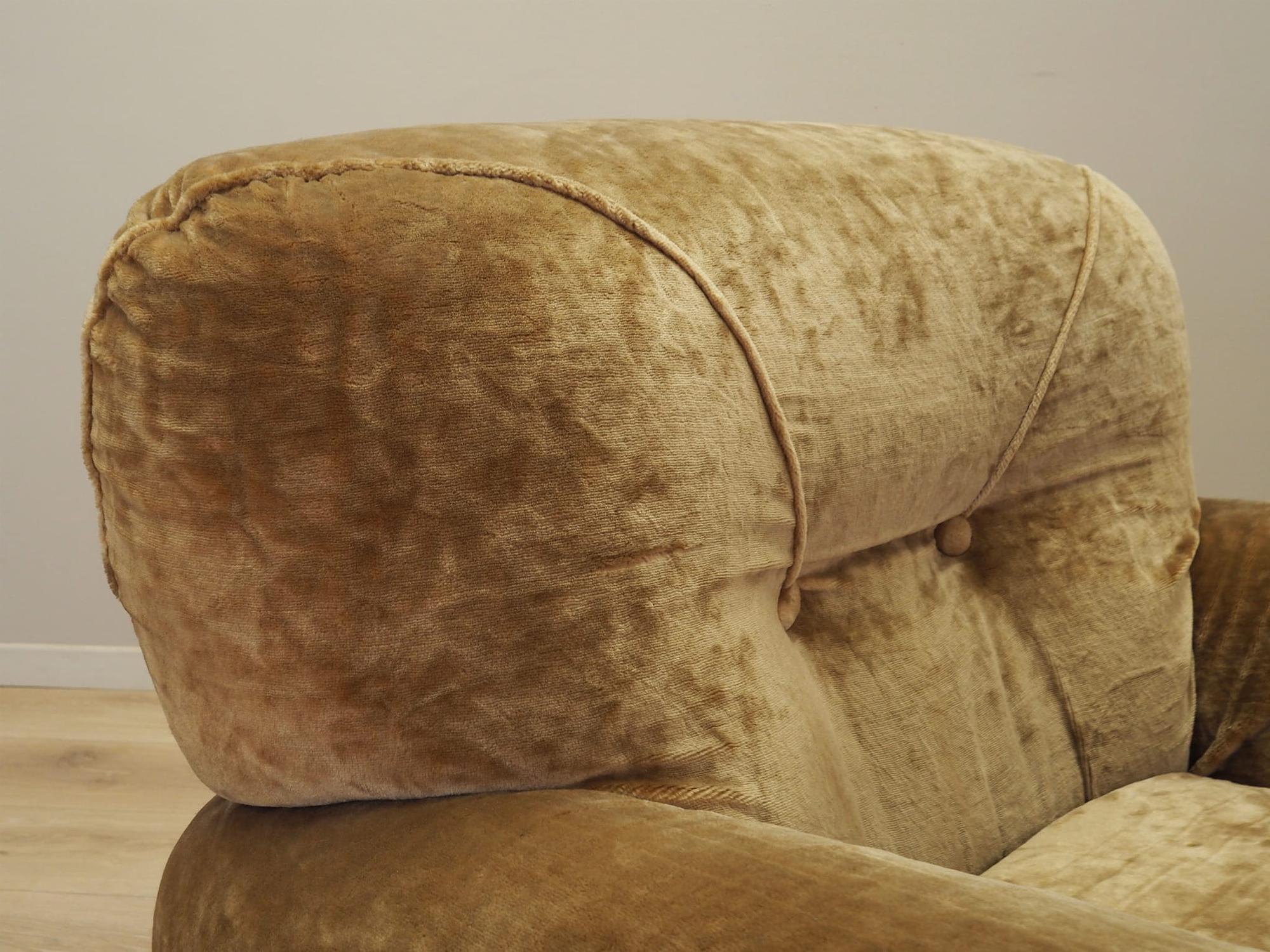 Poltrona in velluto marrone anni '70 11