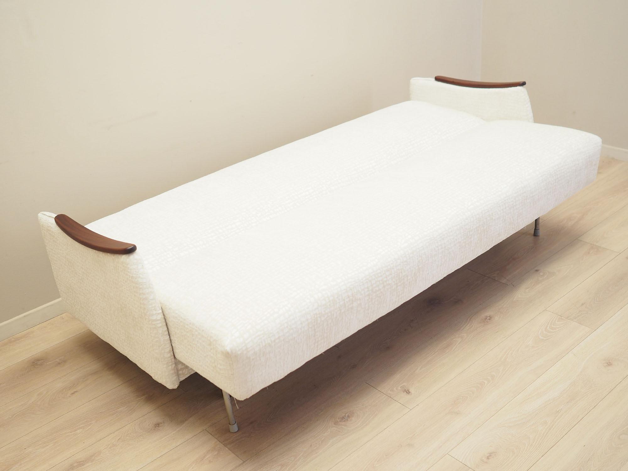 Sleeper sofa White 1970s 9