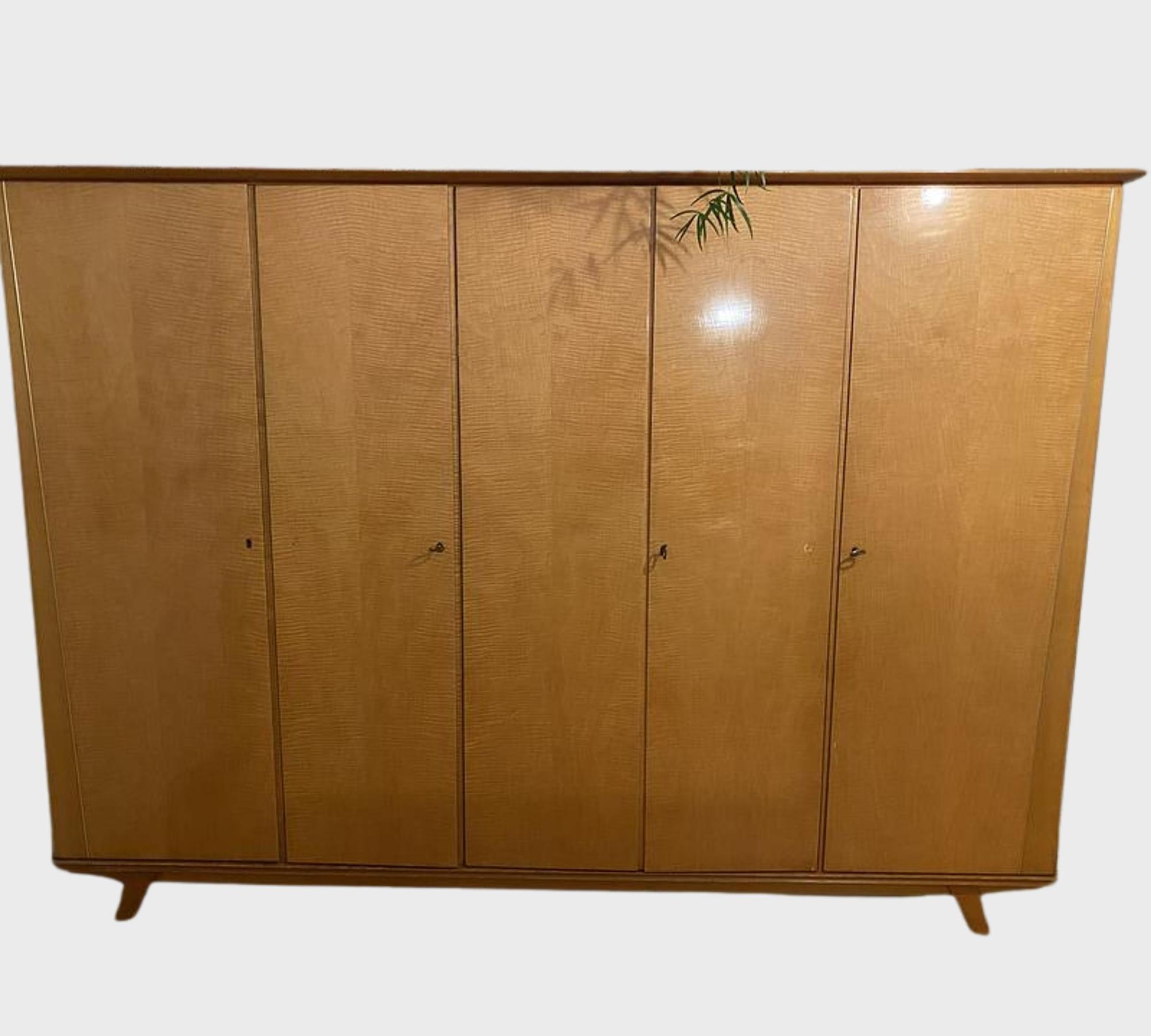 Vintage Kleiderschrank Holz Braun 1