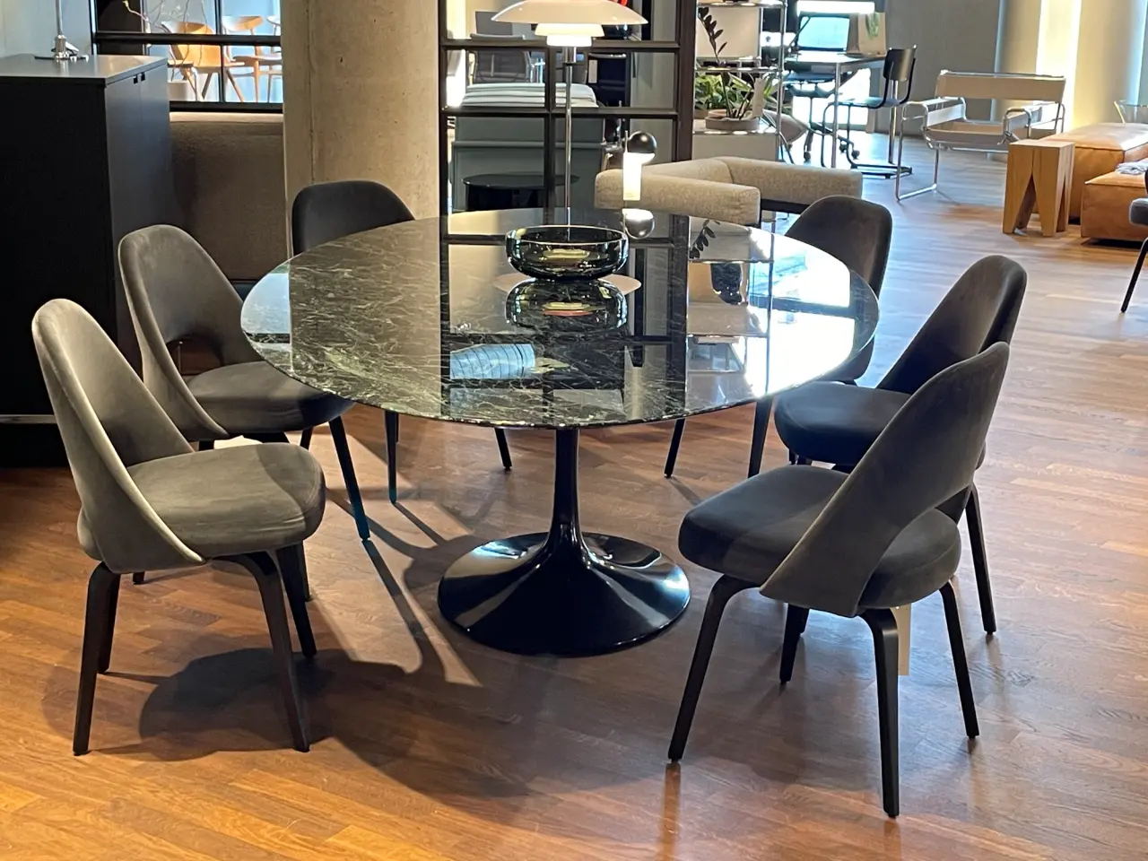 6x Saarinen Conference chairs Velvet Wood Grey 2