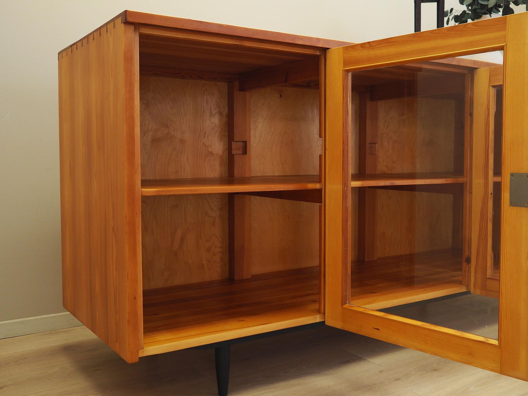 Display cabinet Pine wood 1980s 3