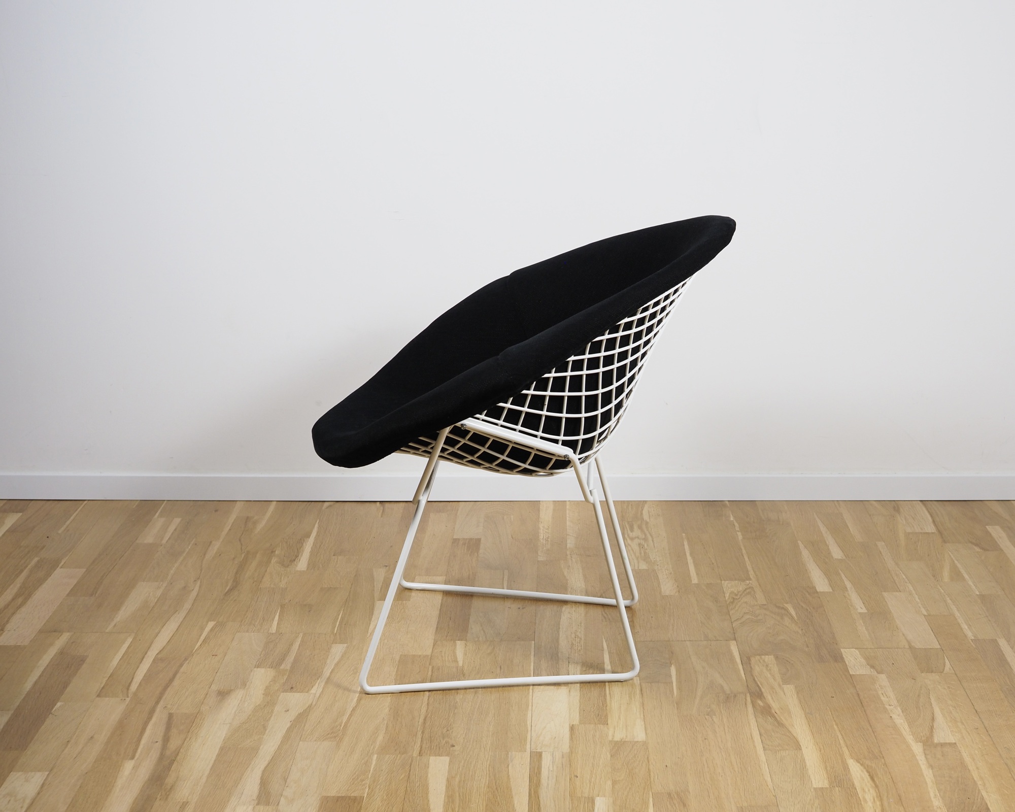 Bertoia Diamond Chair Steel in Full Upholstery 1