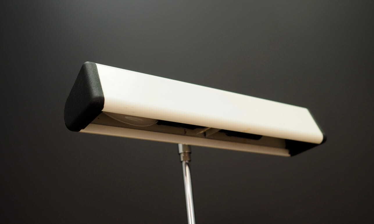 Vintage table lamp metal plastic white 1960s 3