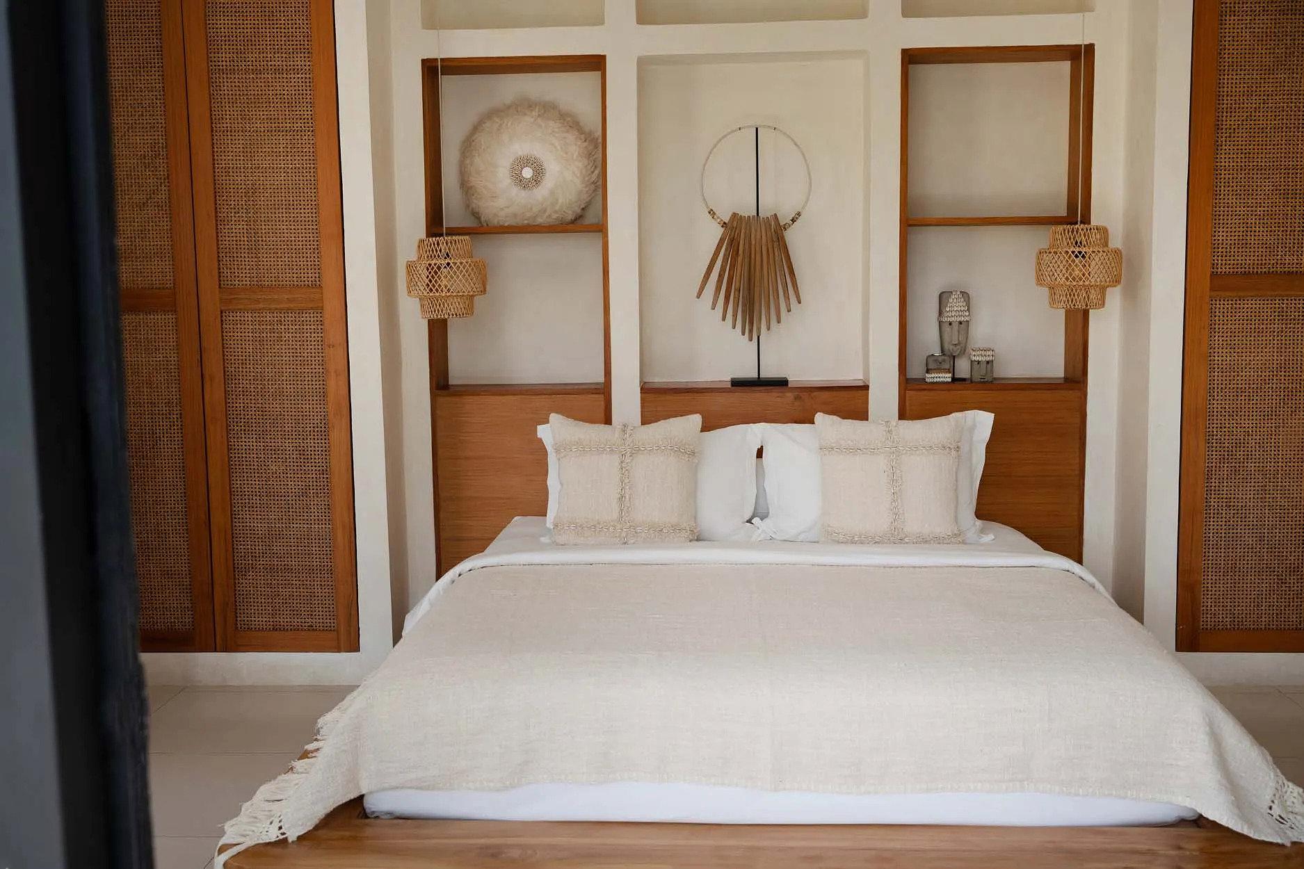 Wooden sticks on stand Light brown 1