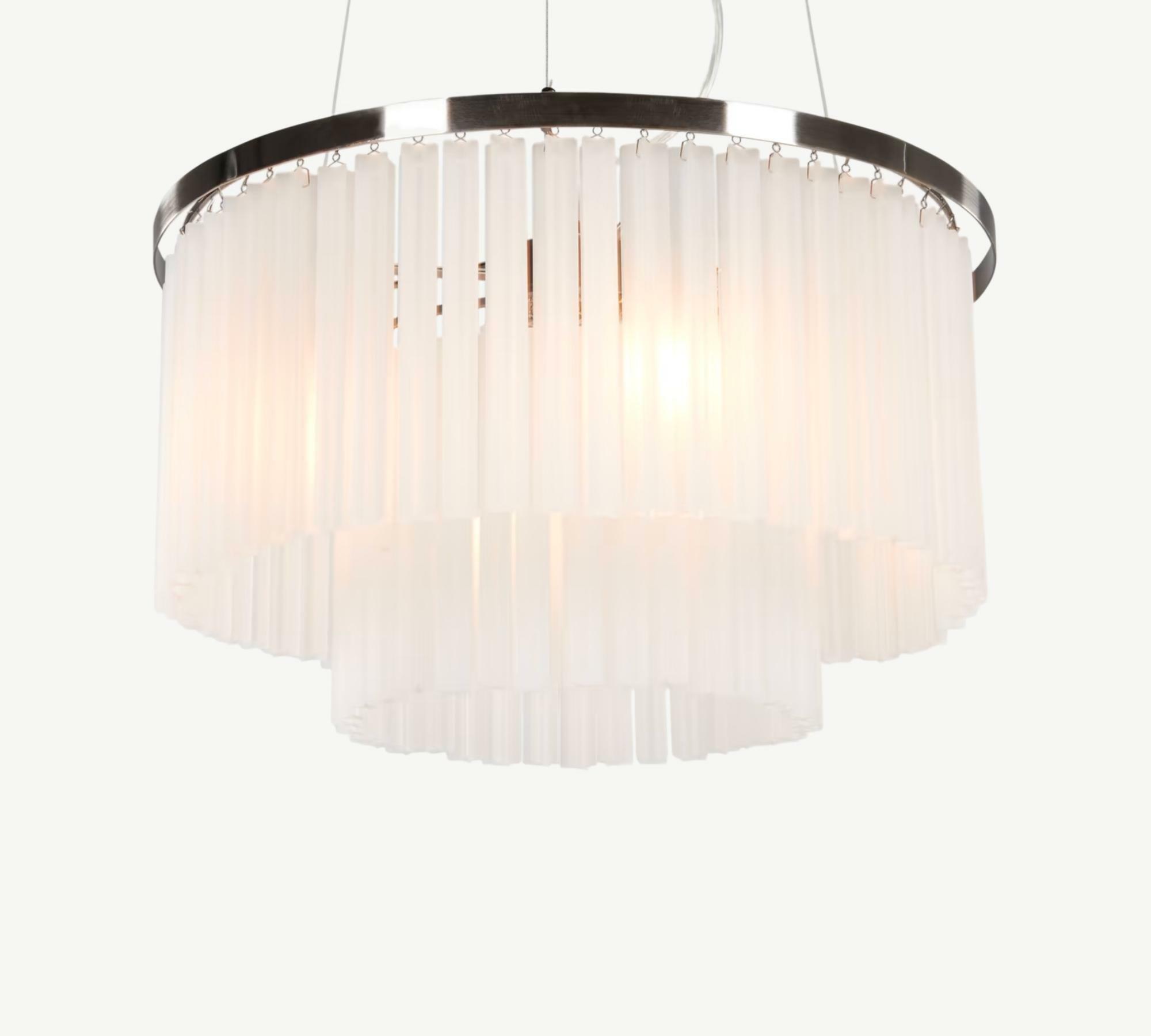 Opulenter Kronleuchter Ophelia aus Milchglas und Chrom  0