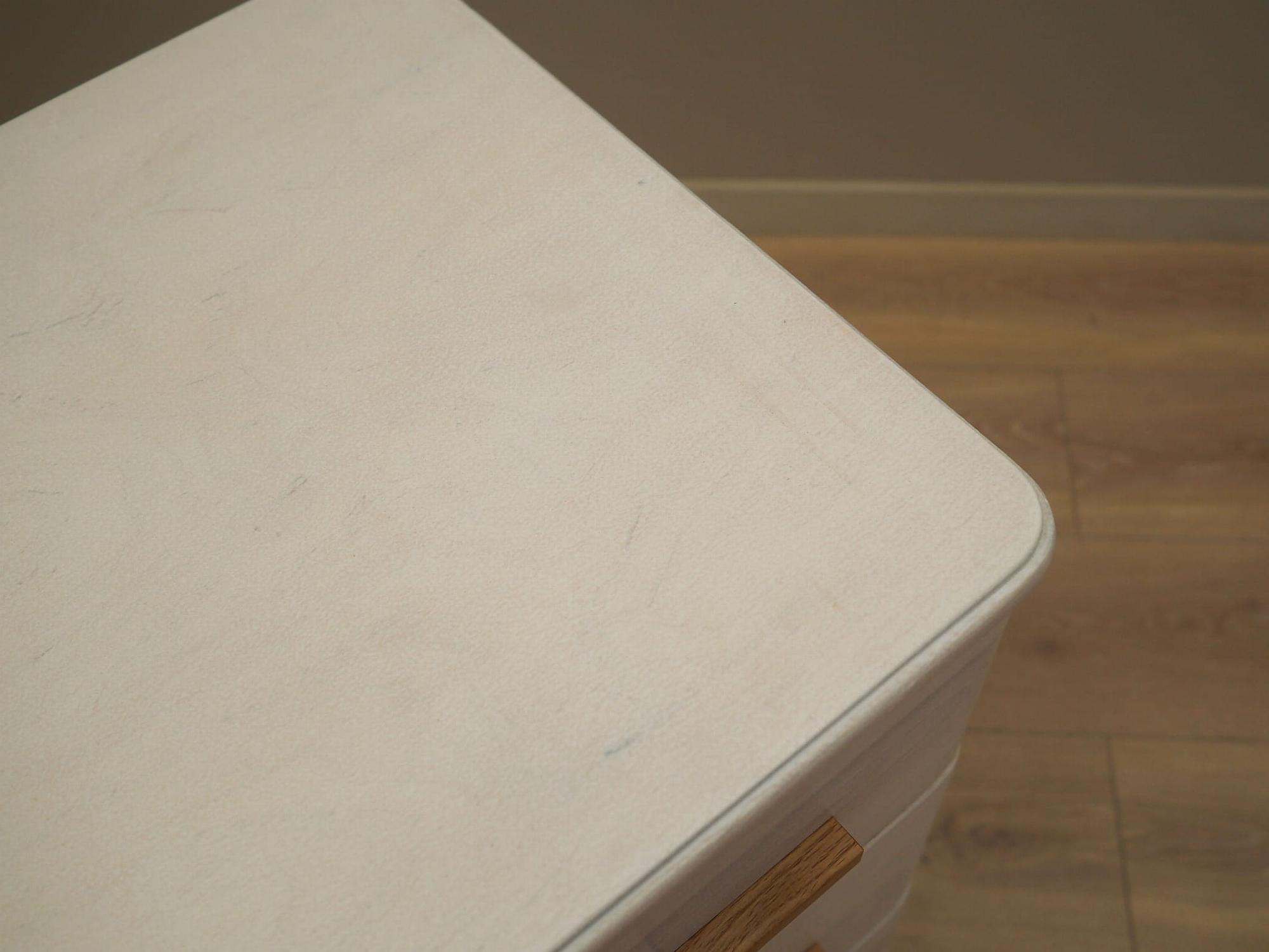 Chest of drawers
Pine wood
1960s 8