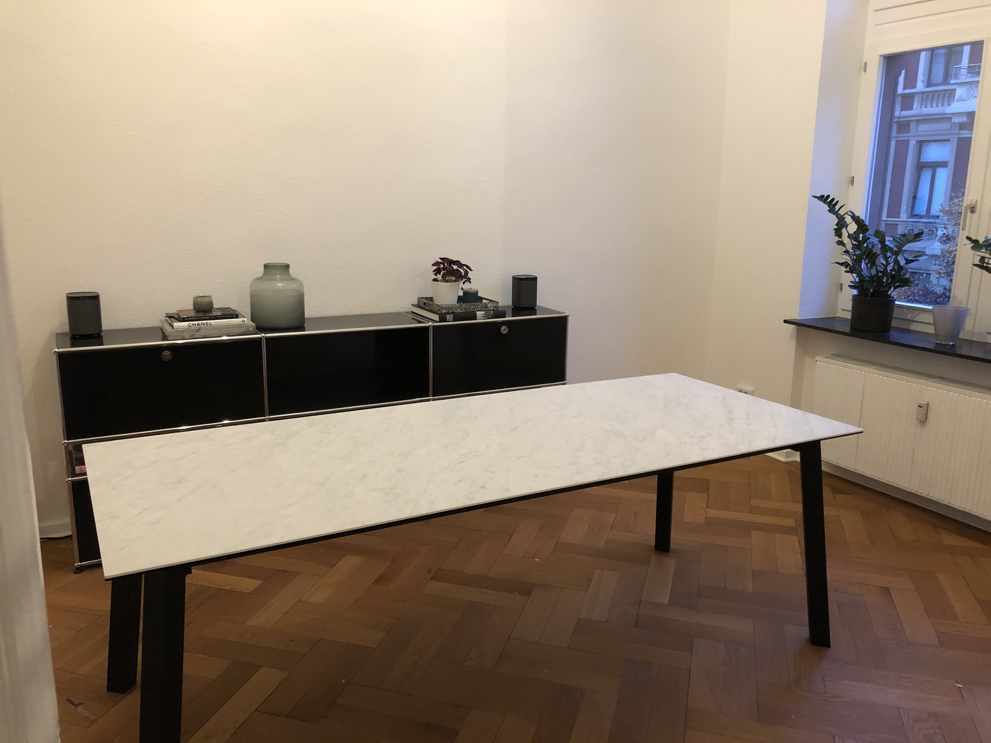 Dining table Metal frame Ceramic top Marble look 0