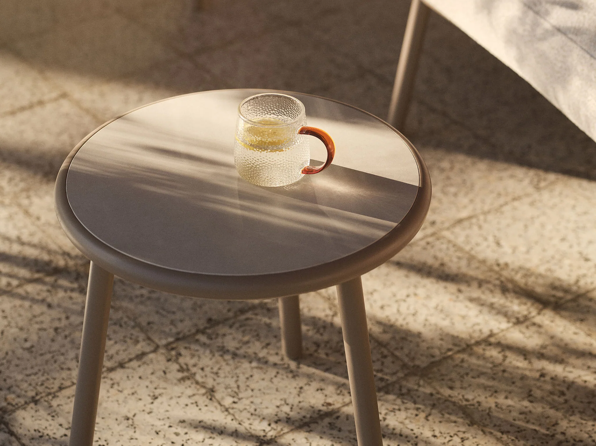 Roig Outdoor Beistelltisch Stein Beige 1