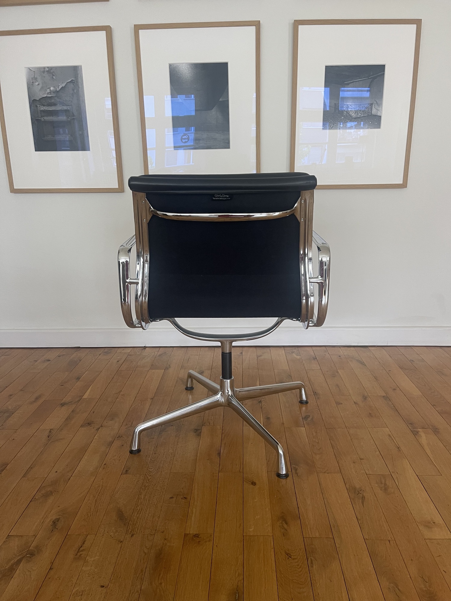 Vitra Eames EA208 Soft Pad Chair Leder Schwarz 2