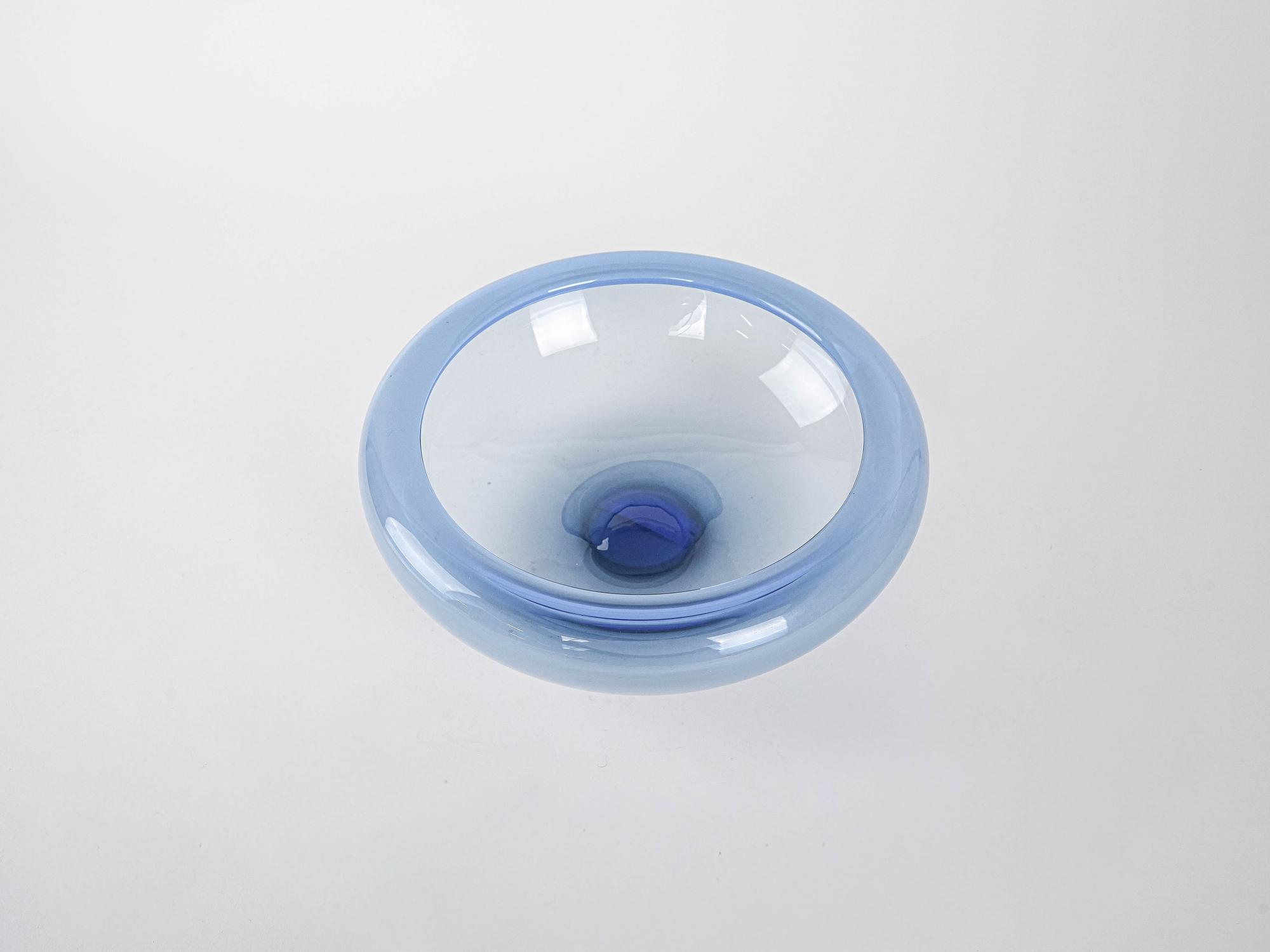 Ciotola in vetro blu anni '60 3