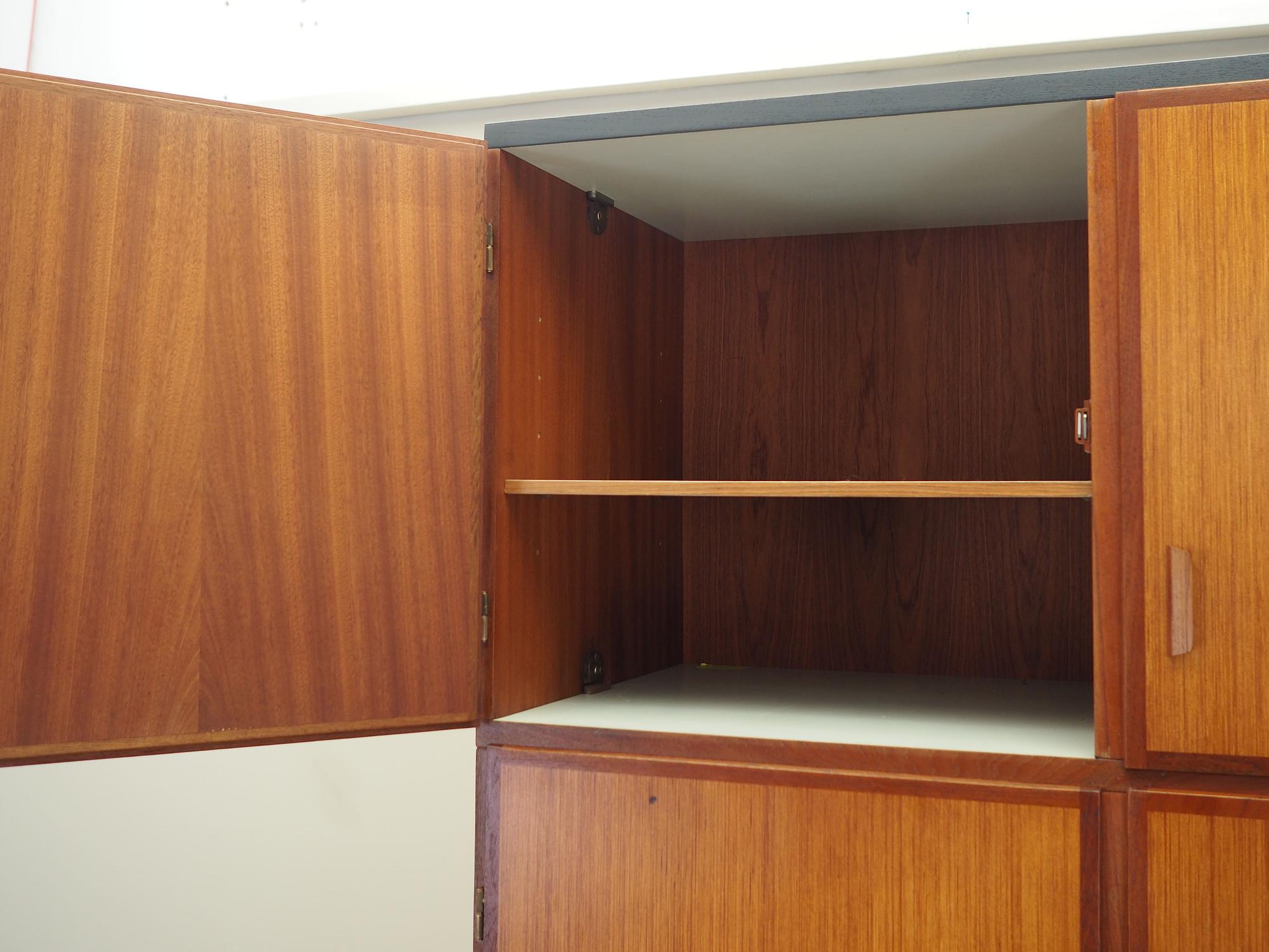 Kleiderschrank Teakholz 1970er Jahre 7
