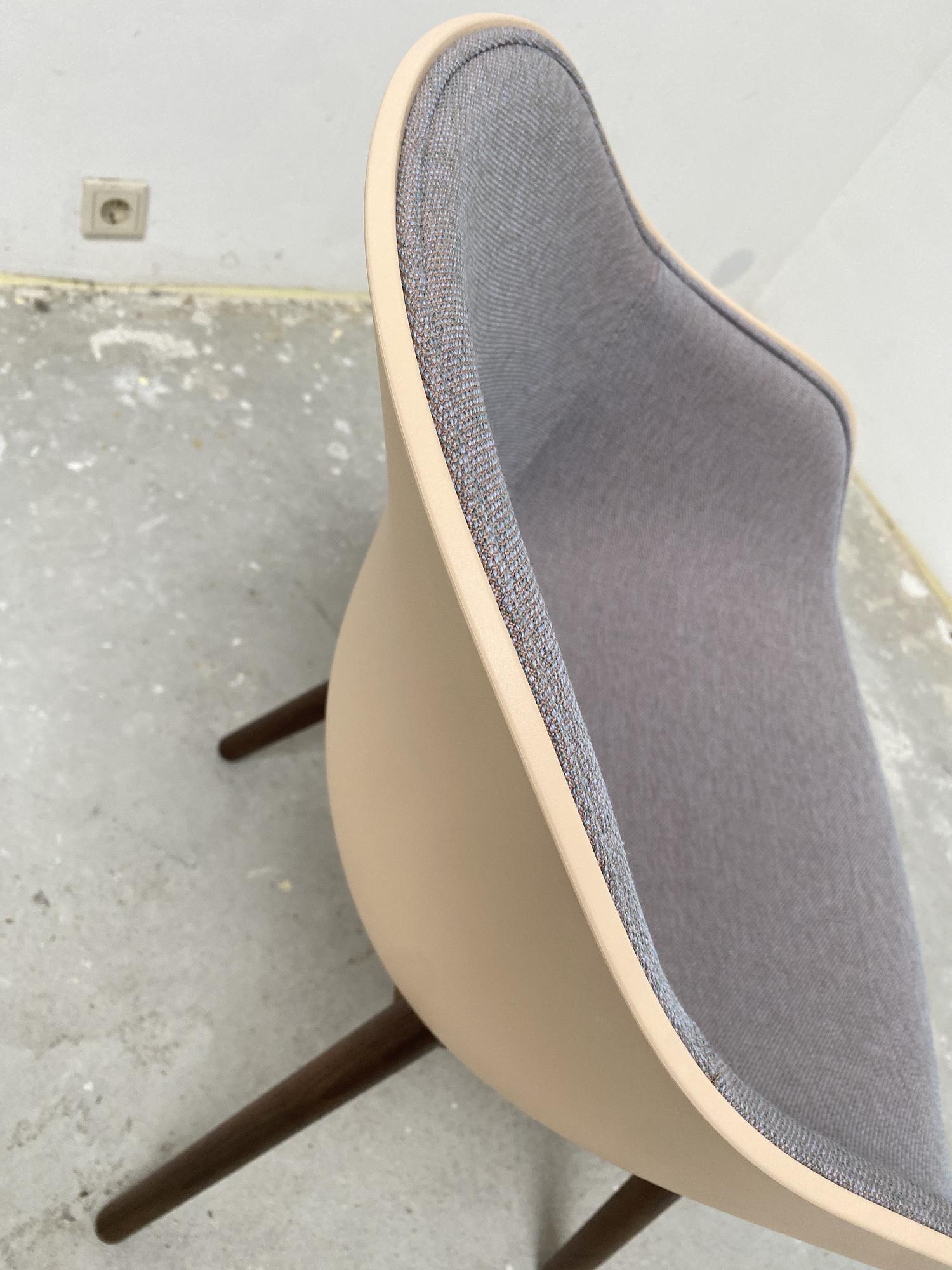 About A Chair AAC123 Stuhl Nussbaum 2