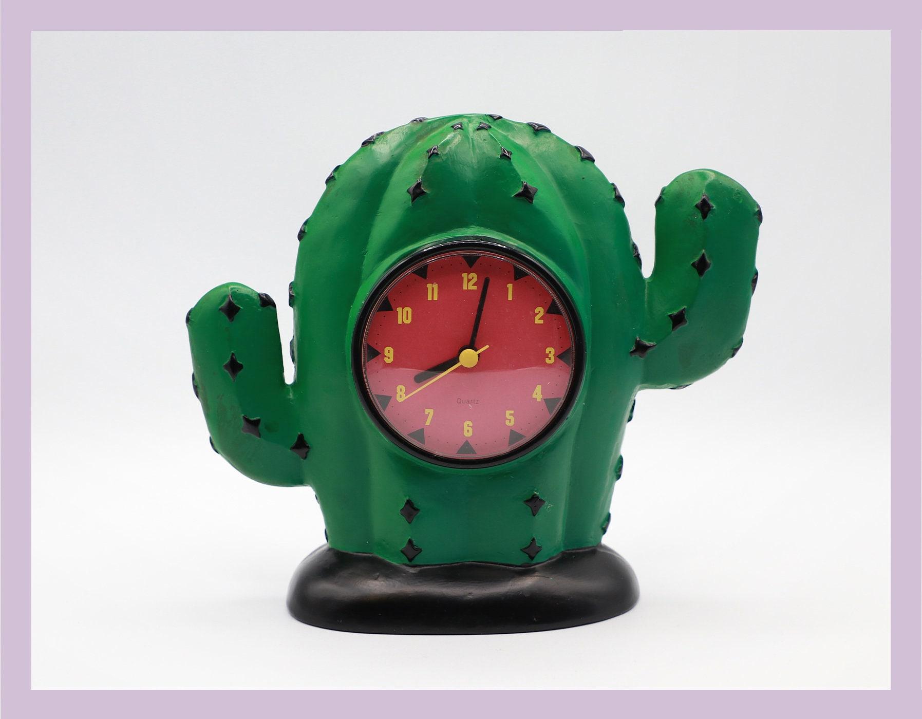 Vintage table clock plastic green 1980s 0