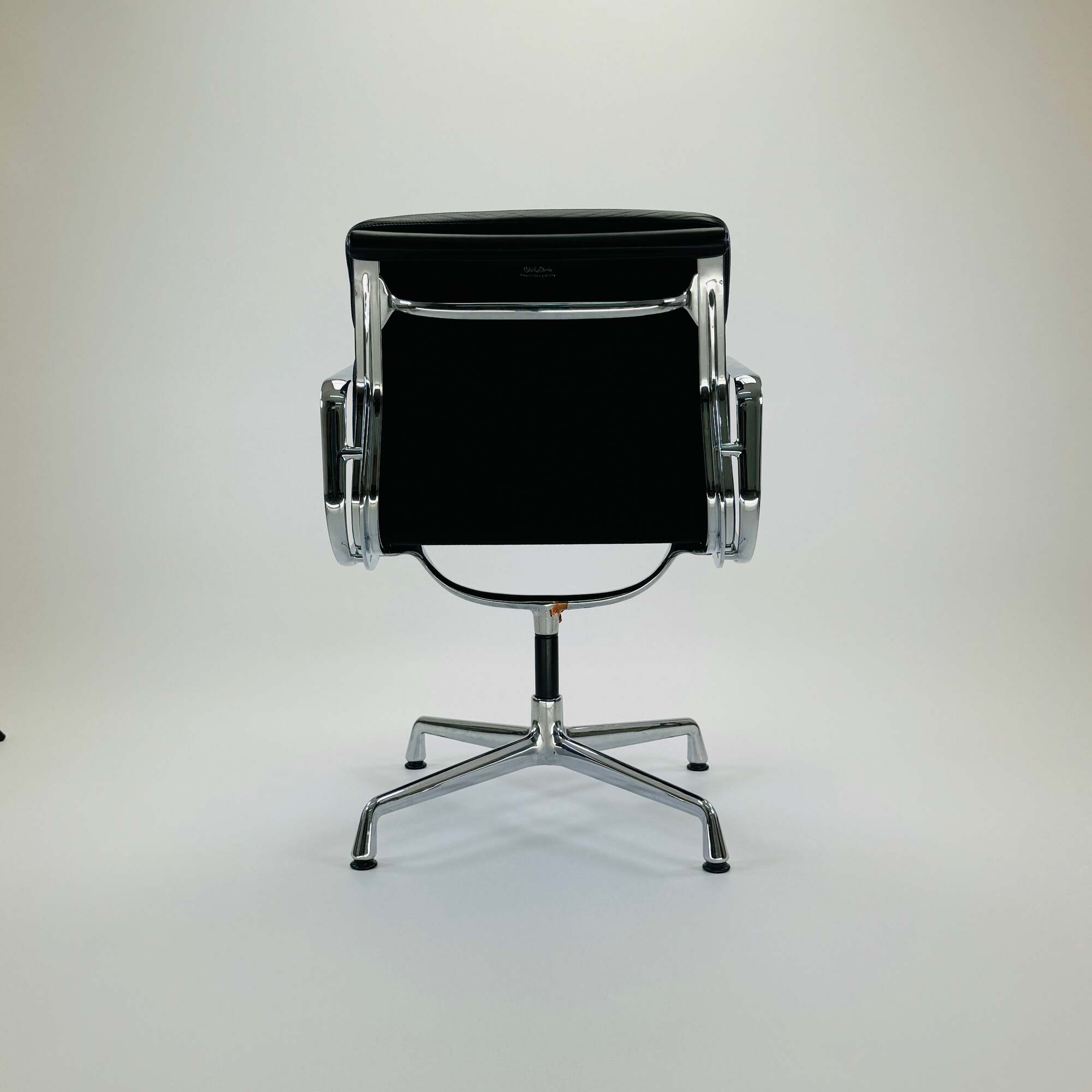 Vitra Eames EA208 Soft Pad Chair Leder Schwarz 4