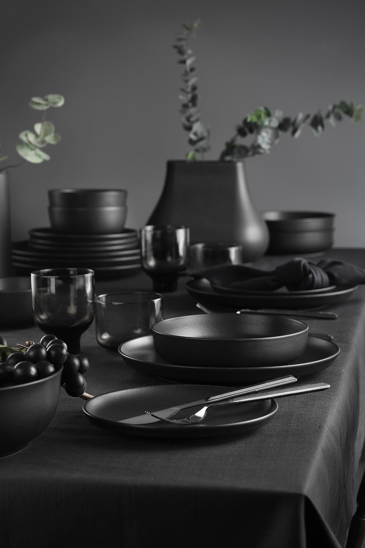 Dinnerware set 18-pc. Porcelain Matte Black 1