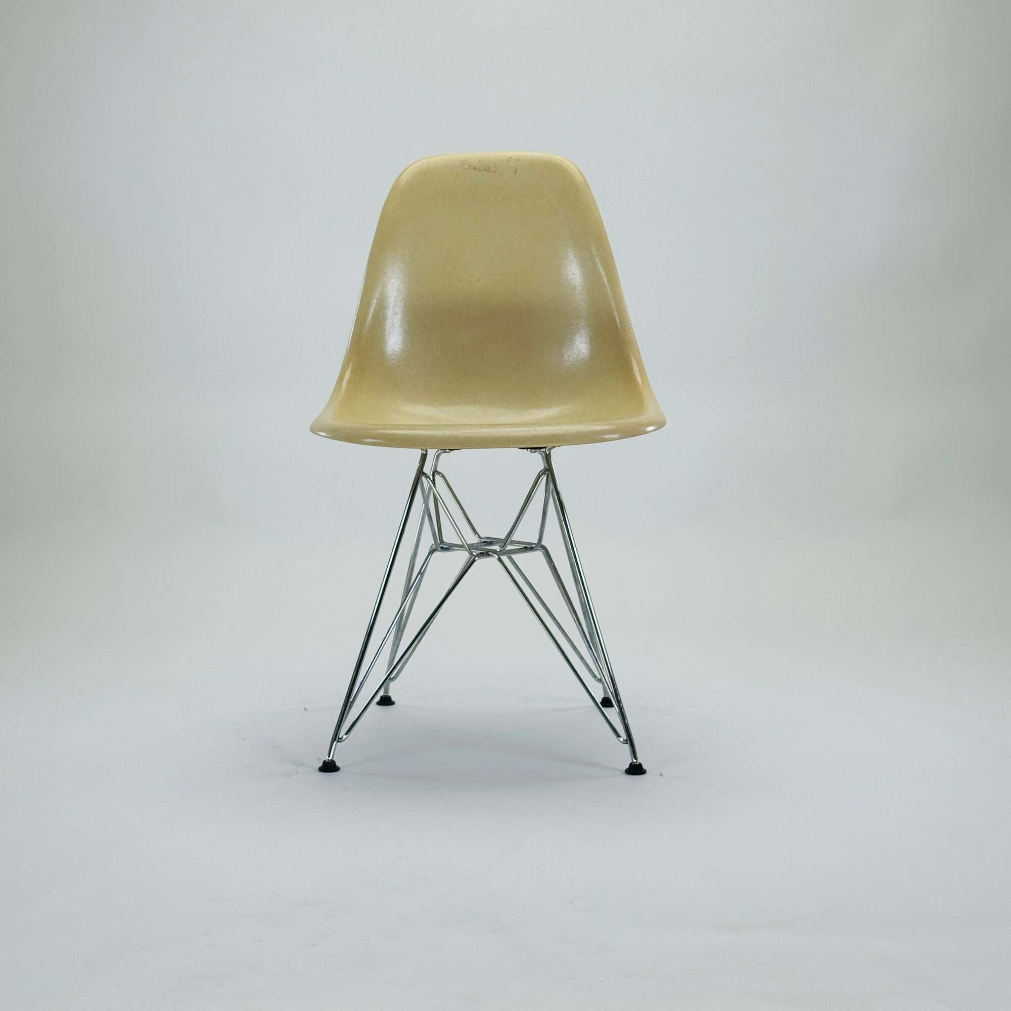 DSR Chair Fiberglas Beige 2