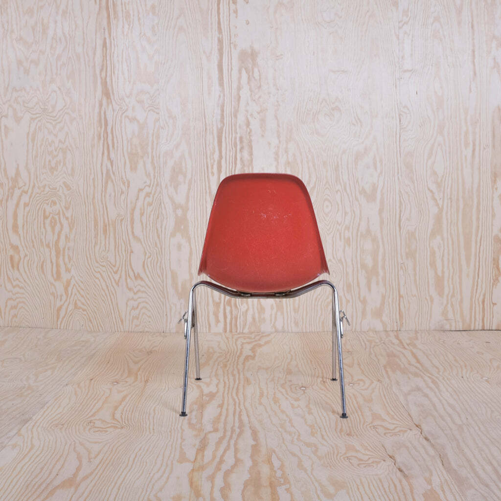 Eames Fiberglass Side Chair by Herman Miller Kaminrot 6