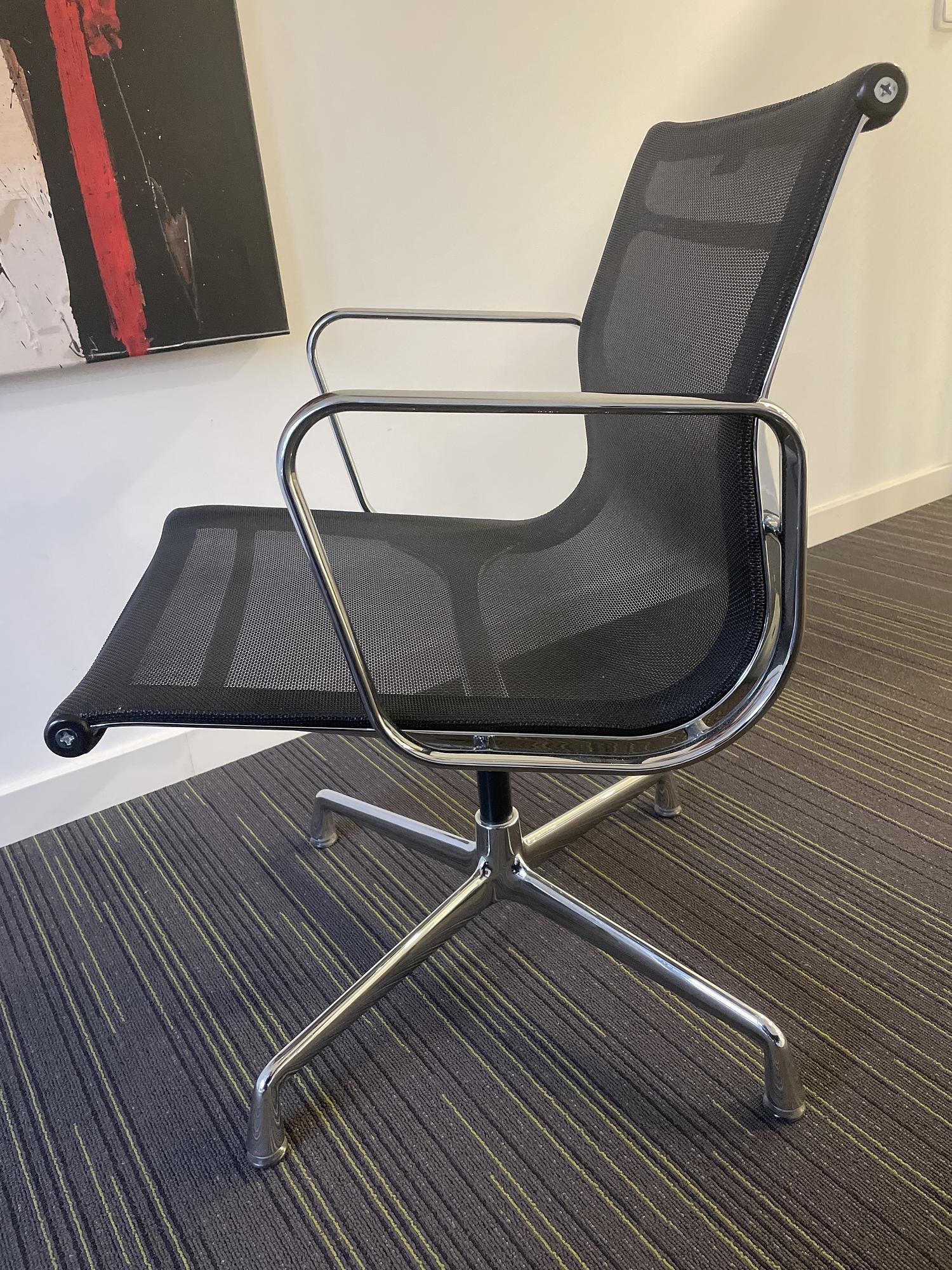 Charles Eames EA108 Aluminium Chair Netzstoff Schwarz 2