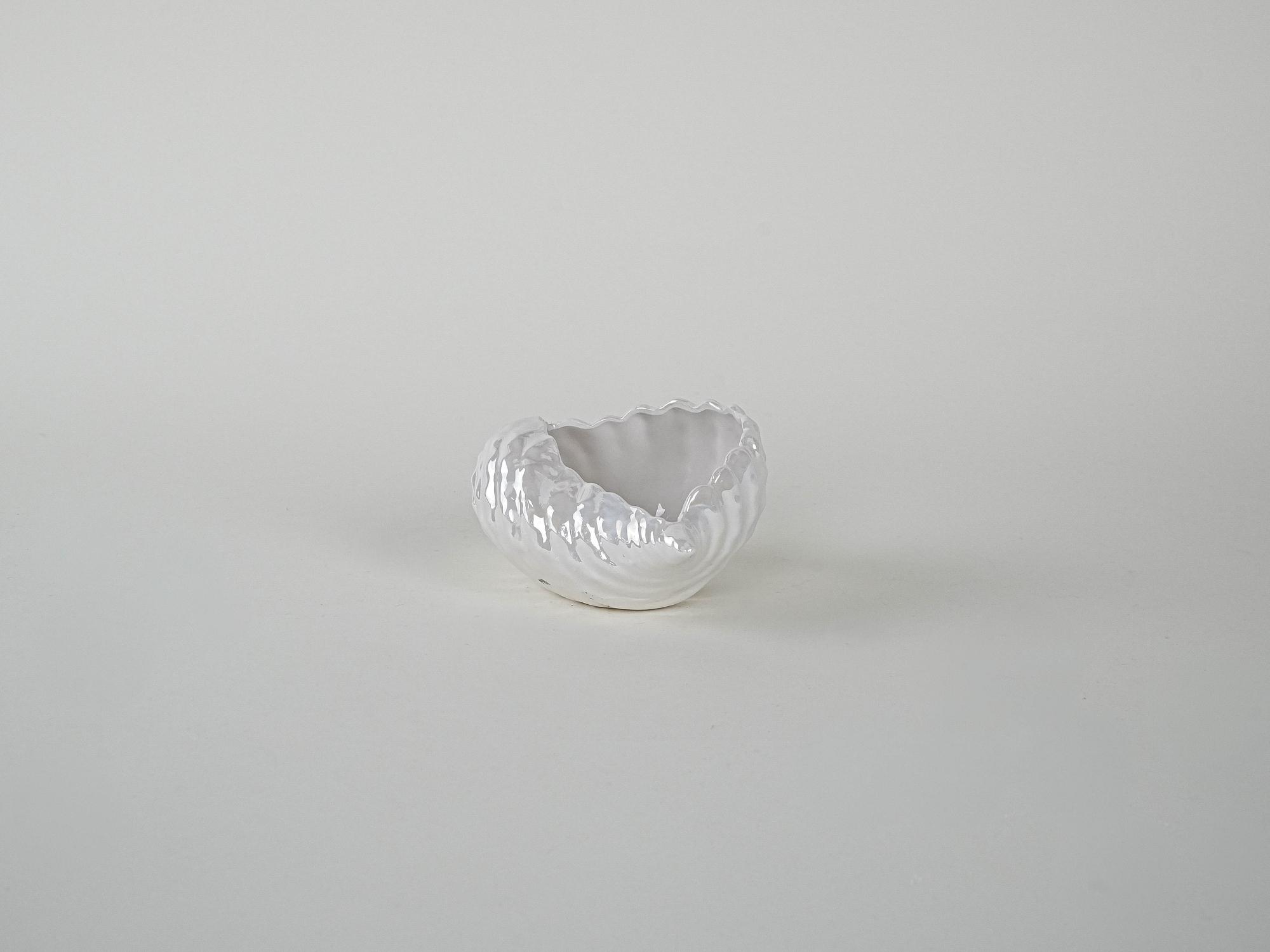 Decorative porcelain shell-shaped bowl White 1970s 3