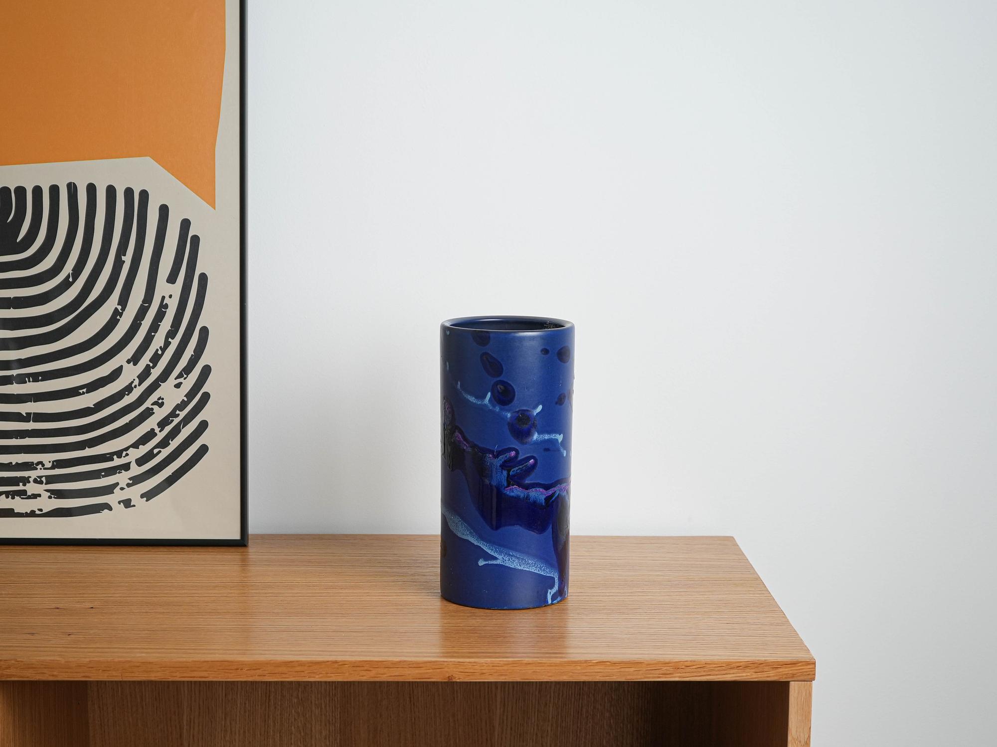 Cylindrical vase 1970s 5