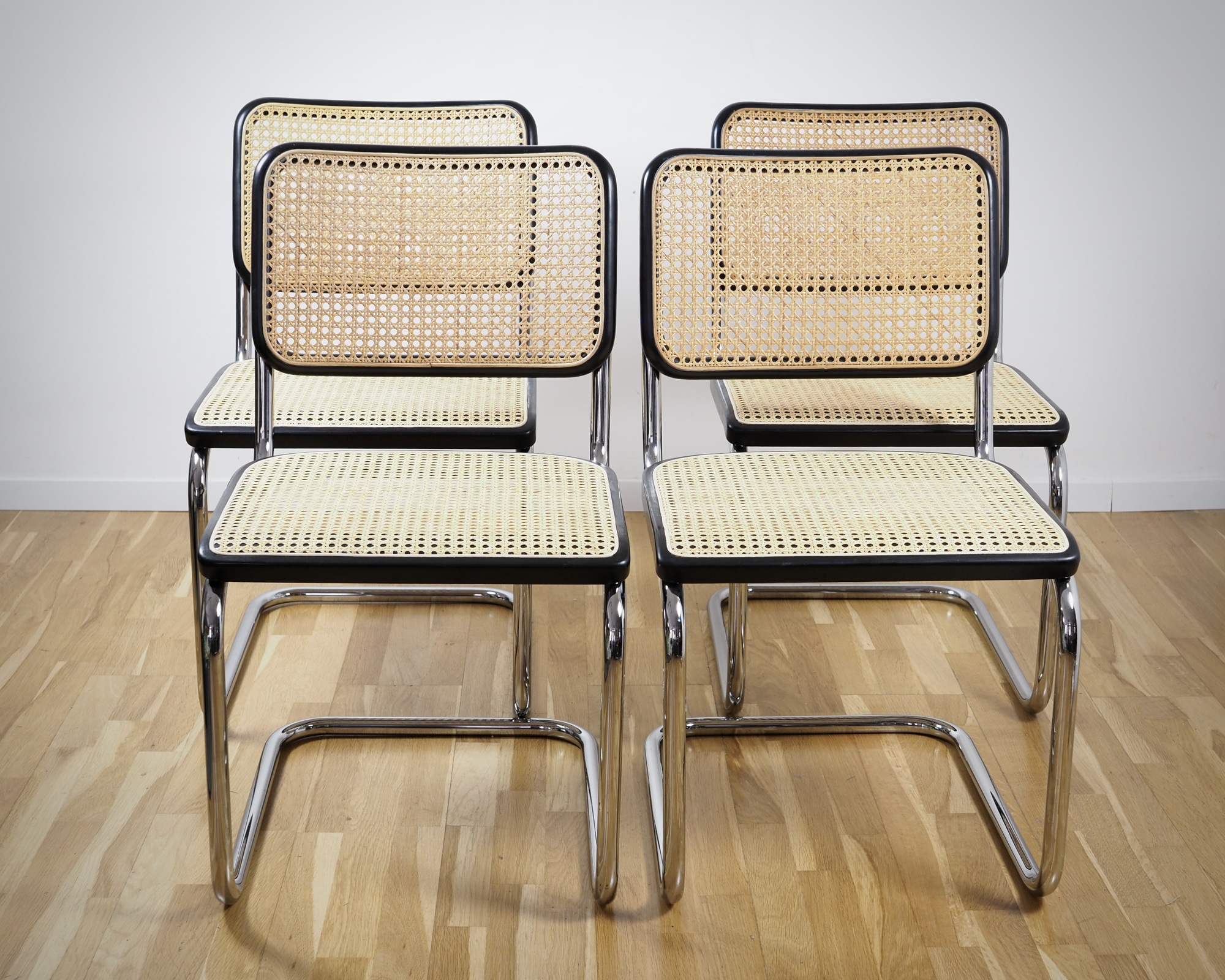 S 32 V cantilever wood steel black 5