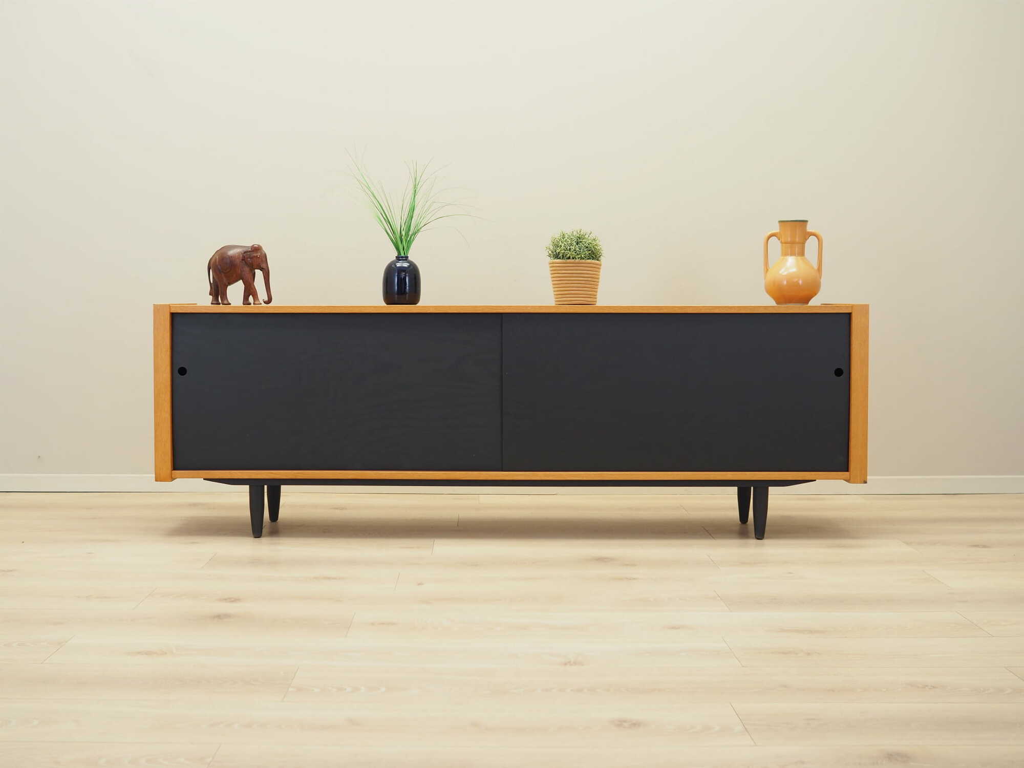 Vintage Sideboard Eschenholz Braun 1970er Jahre 1