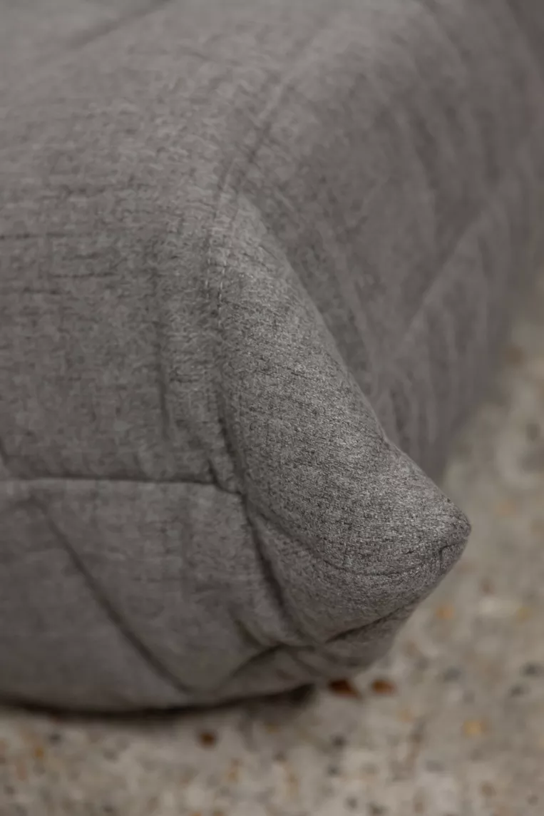 Poltrona Togo Tessuto Grigio Caldo 9