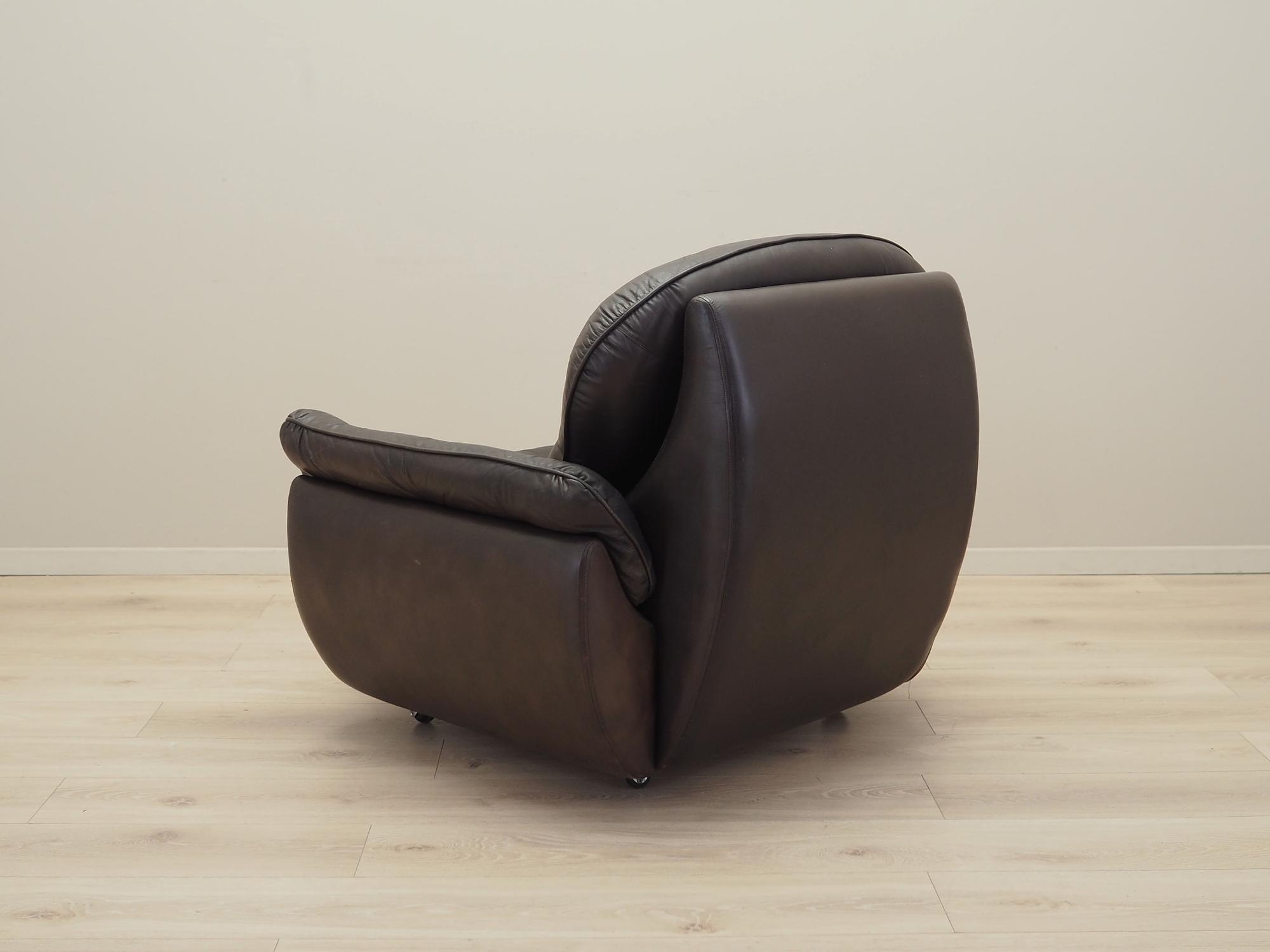 Poltrona con rotelle in pelle marrone anni '70 4