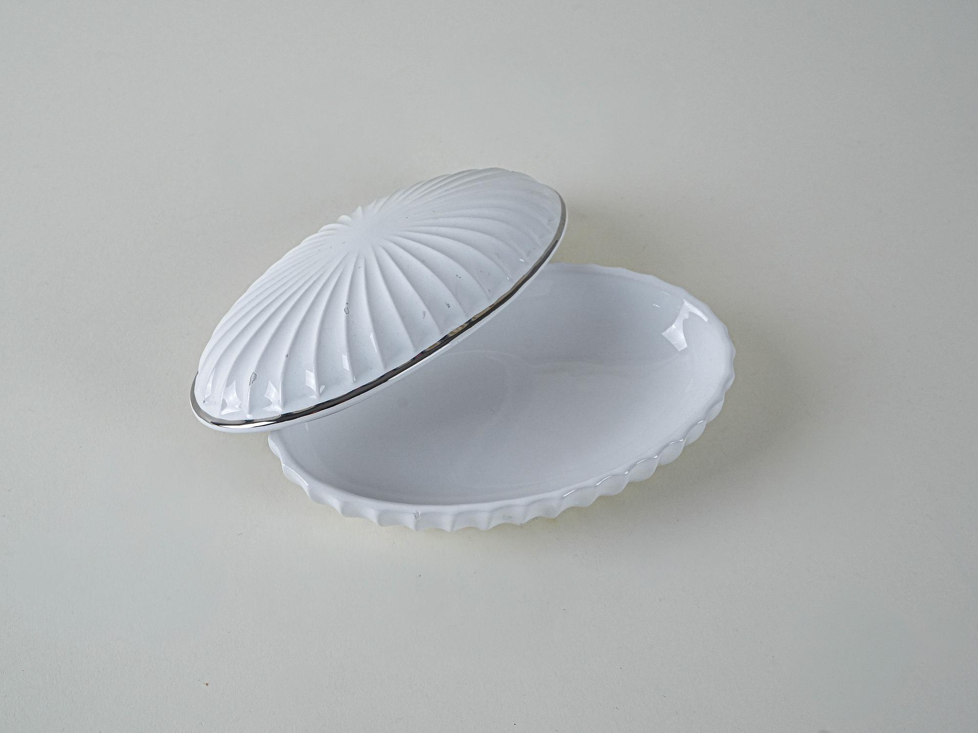 Porcelain shell dish White 1970s 5