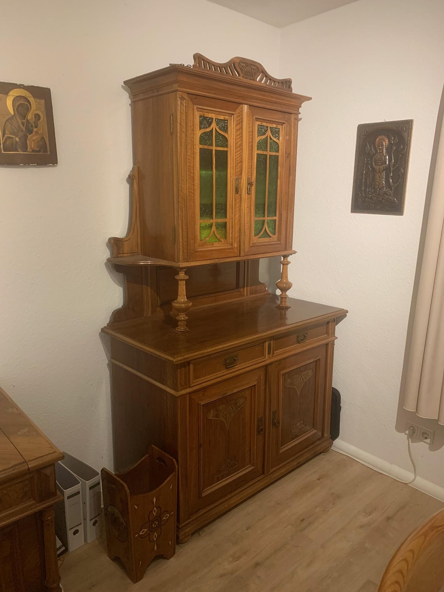 Vintage Schrank Nußbaum Glas Braun 1