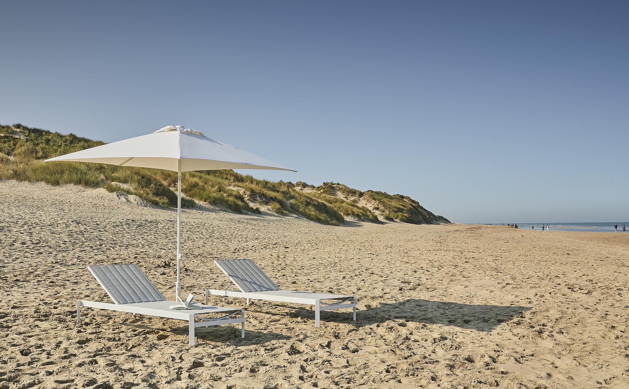 MANTRA textiles Sun Lounger White Silver 1