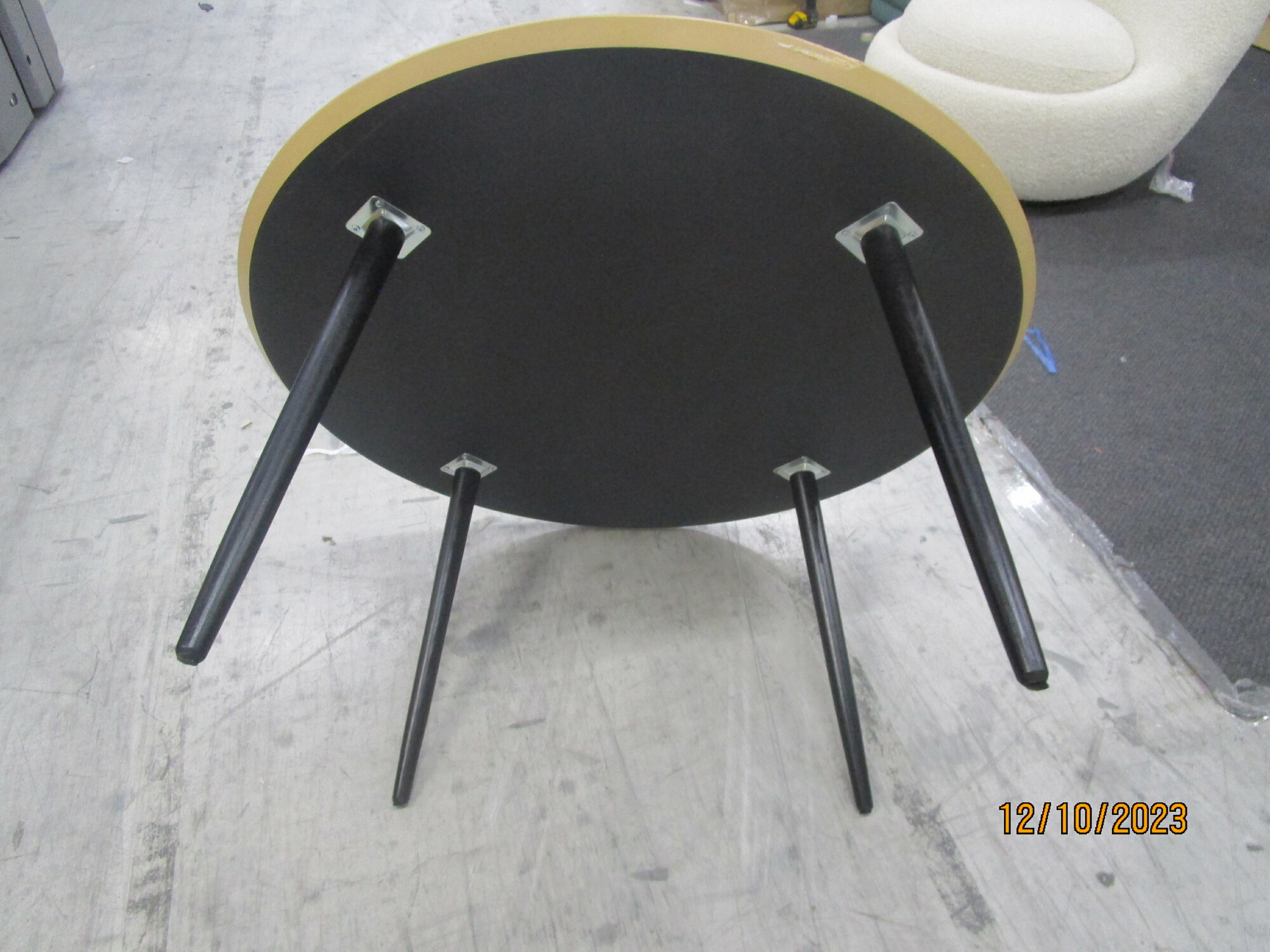 Hubert Couchtisch Walnuß Ø 90cm 7