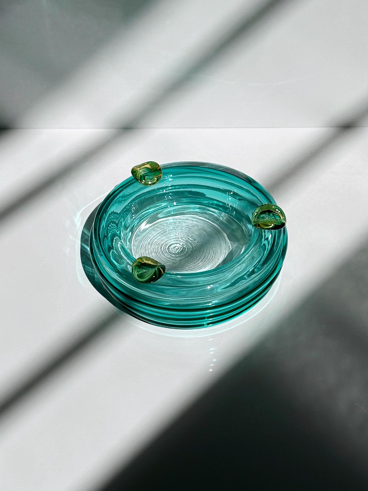 Postmoderner Aschenbecher Glas Türkis 1980er Jahre 4