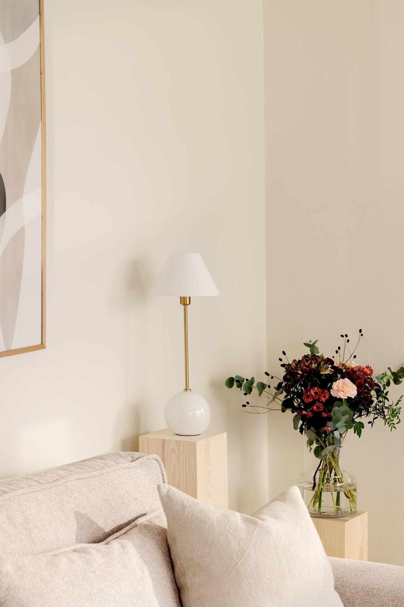 Iris Table Lamp White Ø 20cm 1