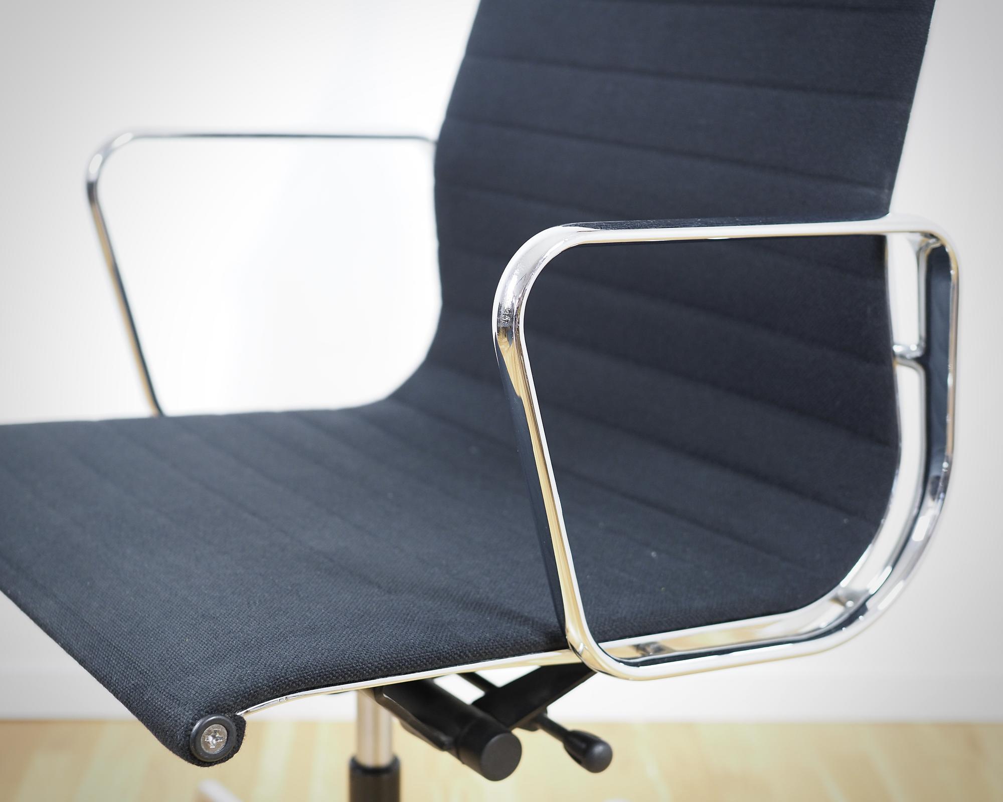 EA 119 Aluminium Chair Hopsack Schwarz 5