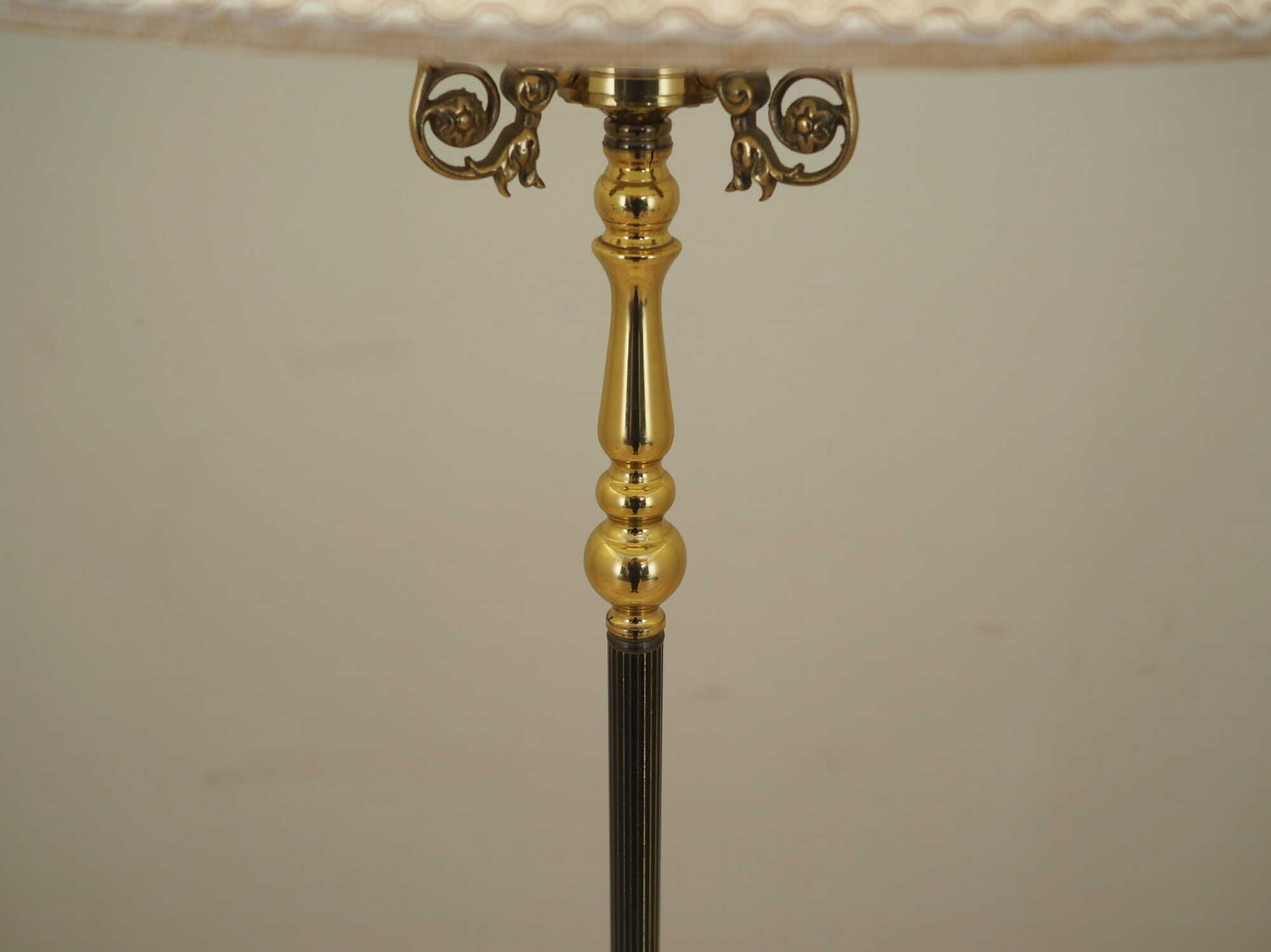 Vintage floor lamp Metal Fabric White 1970s 3