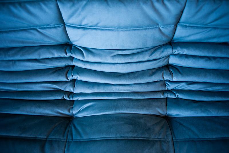 Togo Ecksofa Samt Azurblau 5