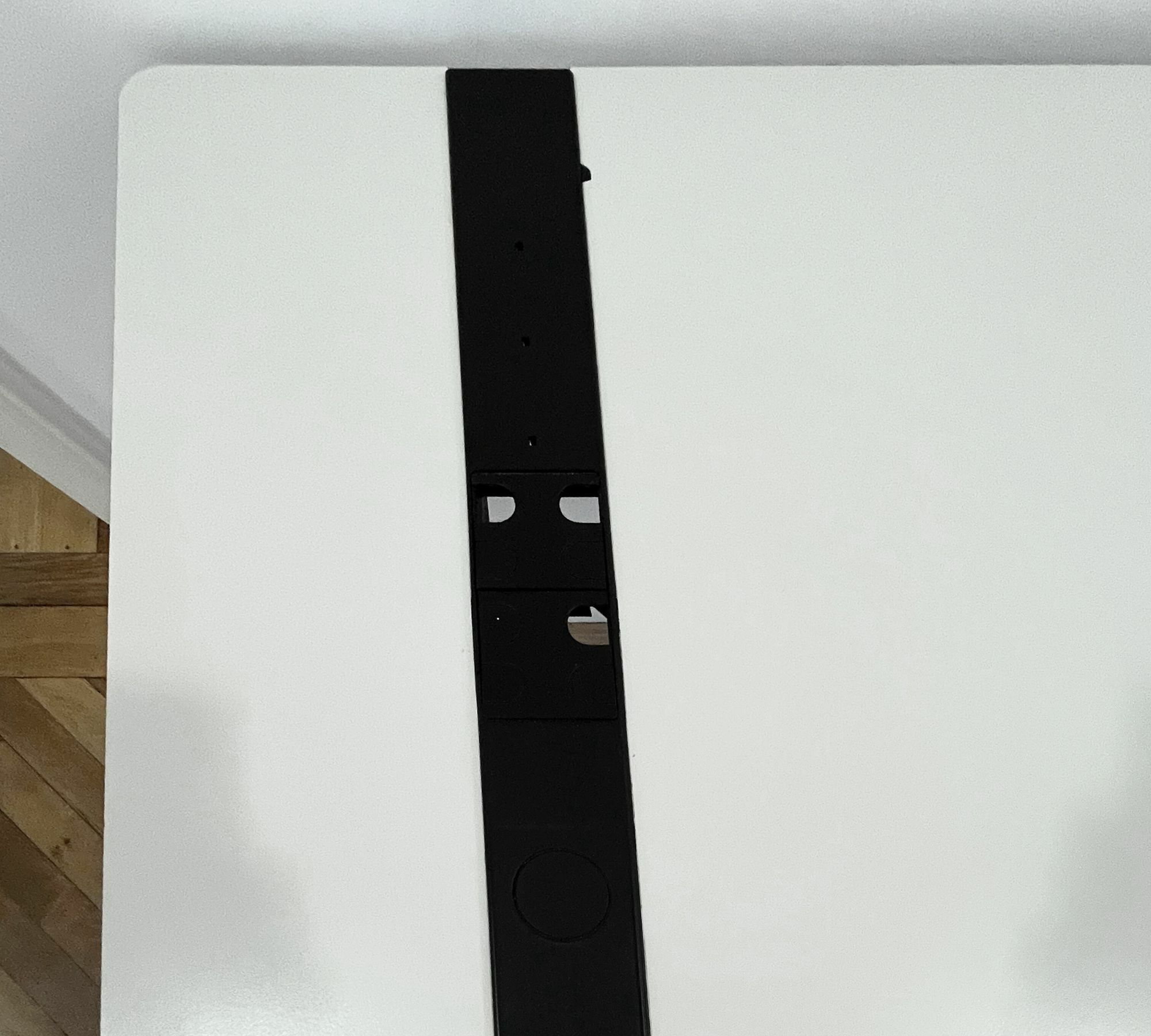 Schreibtisch mit Kabelaussparungen Kunststoff Metall Weiß 3