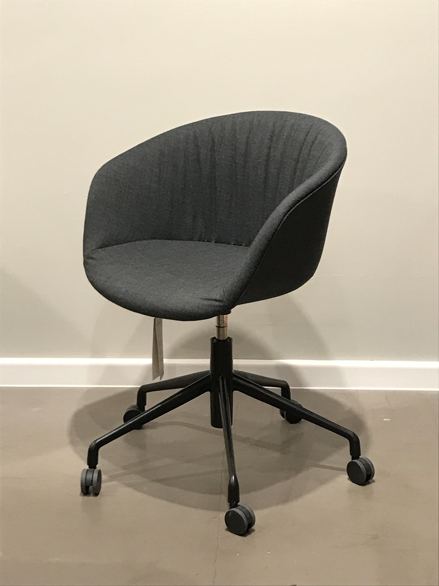 About A Chair AAC 53 Soft Stuhl Metall Textil Grau 1