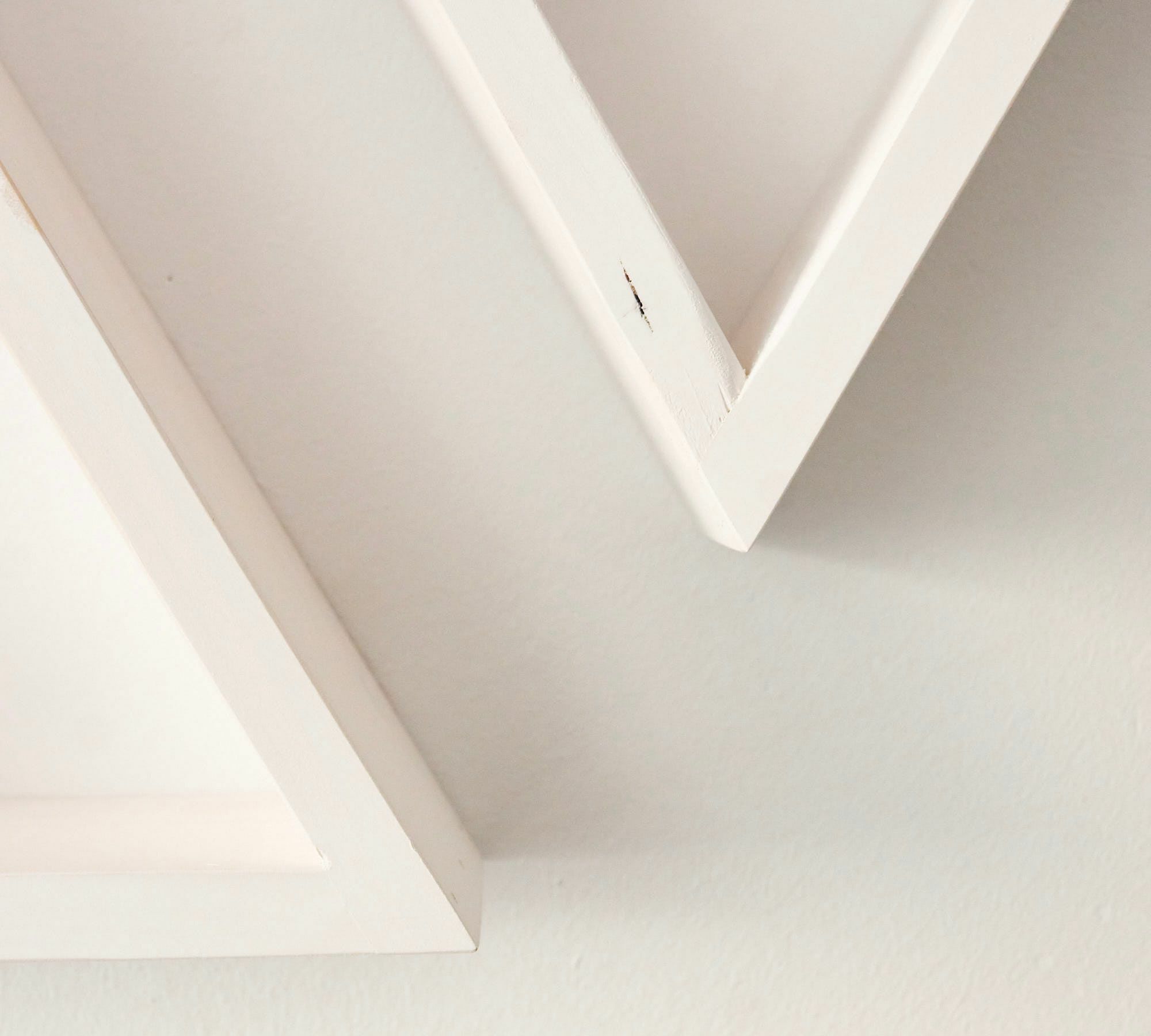 Dreieckiges Regal Ein Regalbrett Holz Weiß 3