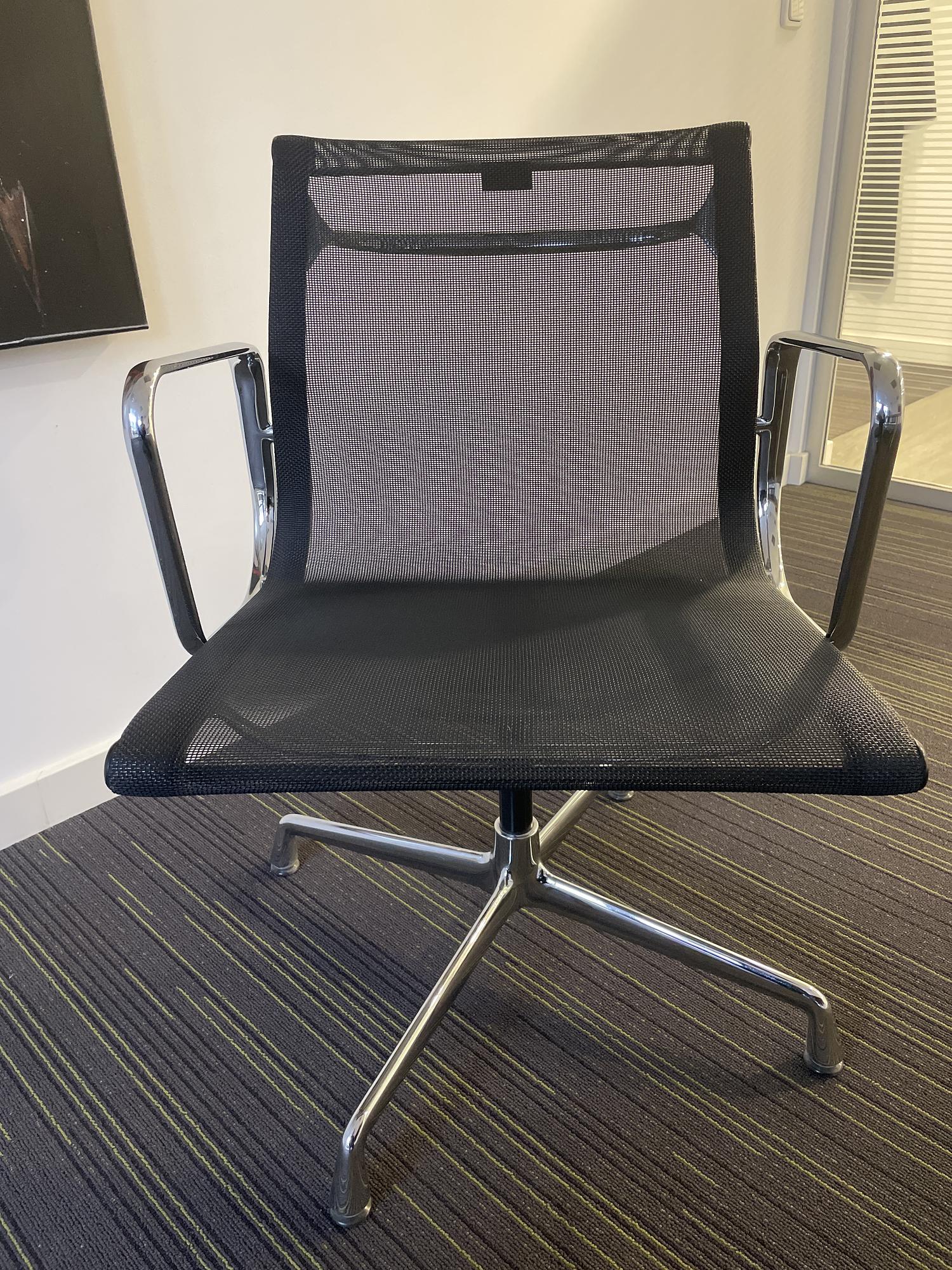 Charles Eames EA108 Aluminium Chair Netzstoff Schwarz 4