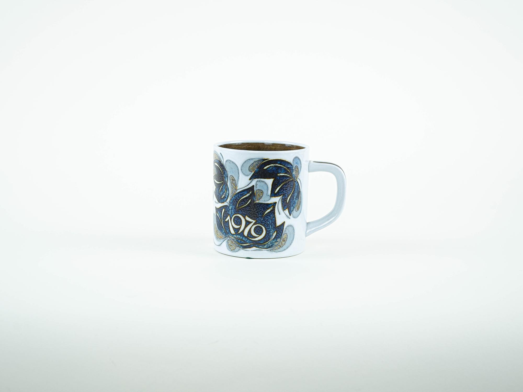Porcelain cup 1970s Ivan Weiss 2